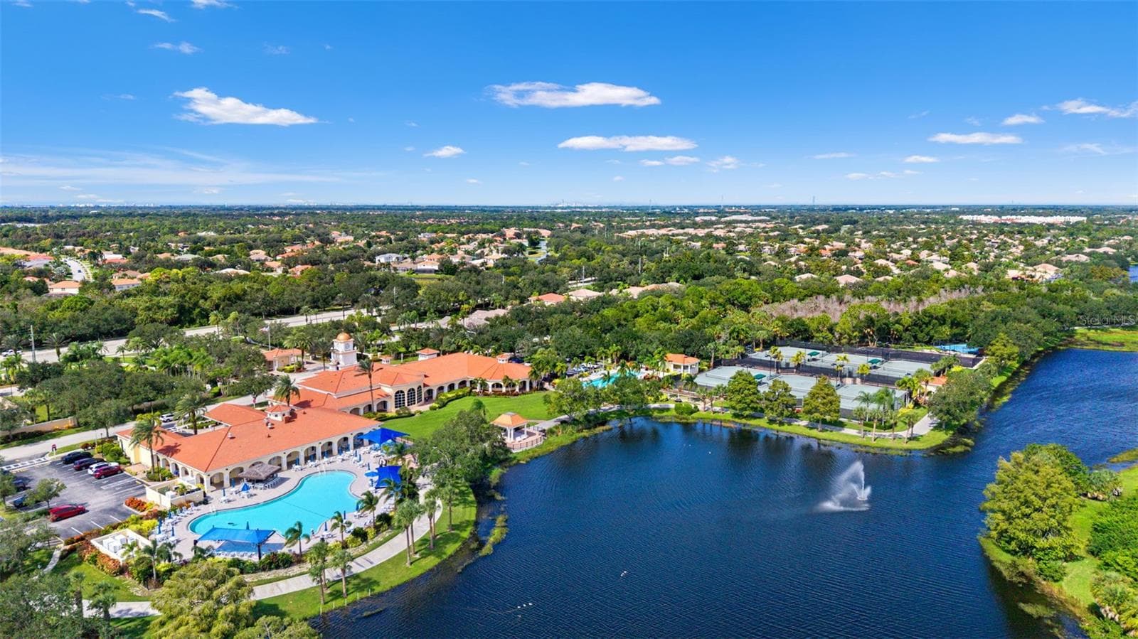 Resort-style amenities - 5389 CAMBIAGO ST, SARASOTA