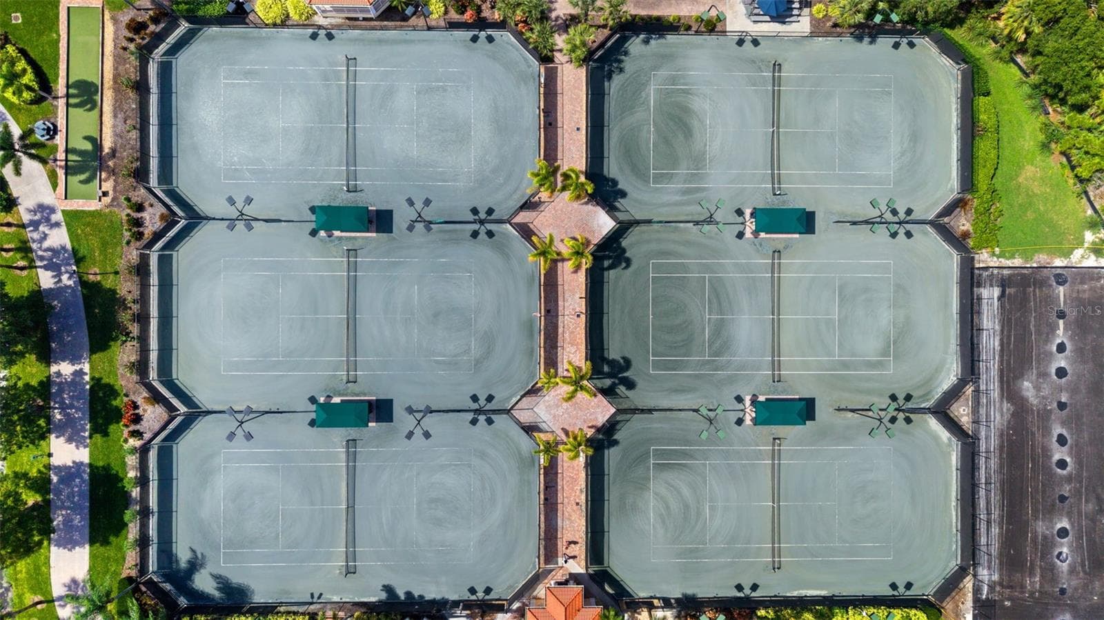 Tennis courts - 5389 CAMBIAGO ST, SARASOTA