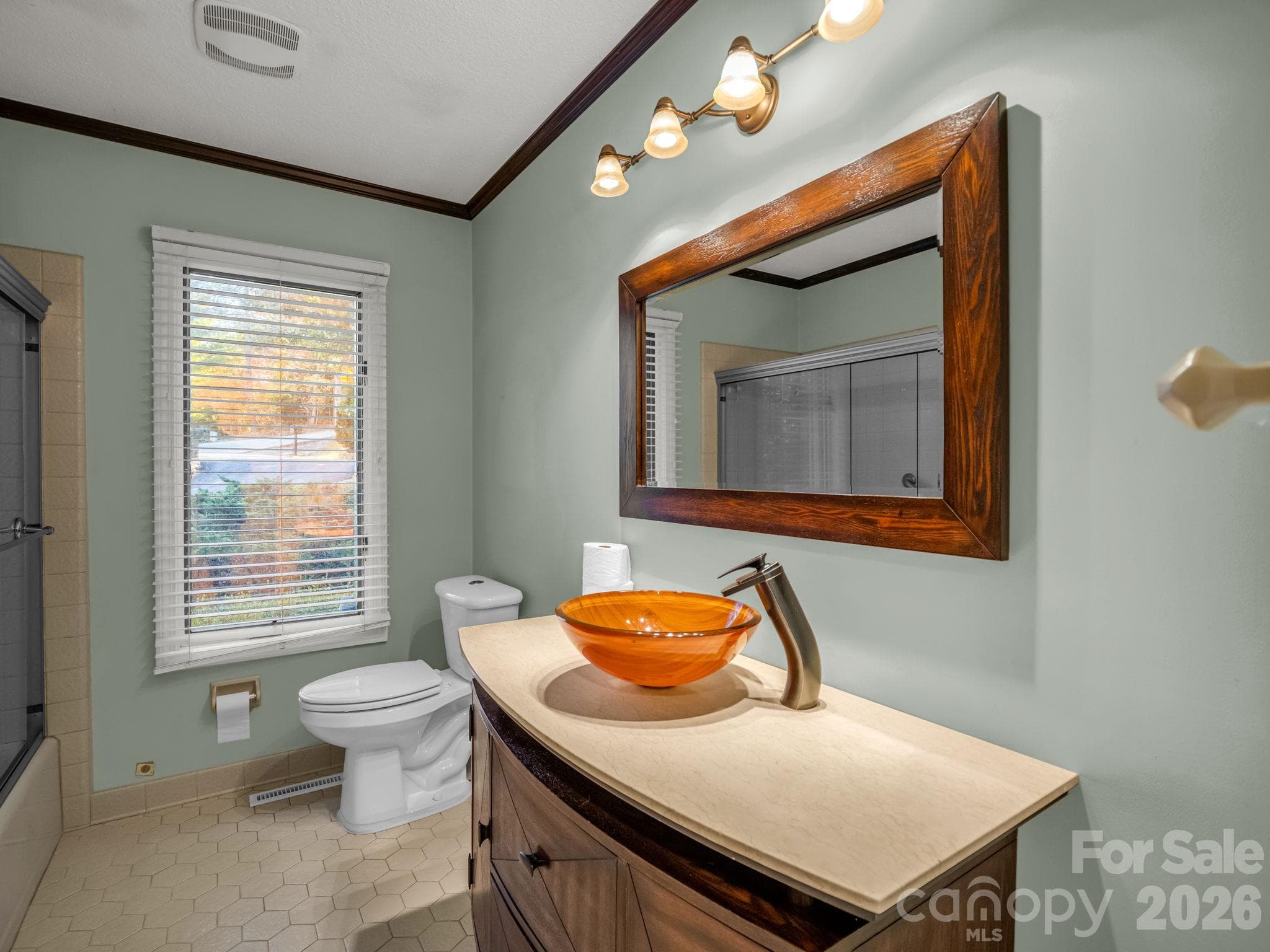 Single Family Residence at 112 Wolf Shoals Road, Hendersonville, photo 18 of 43