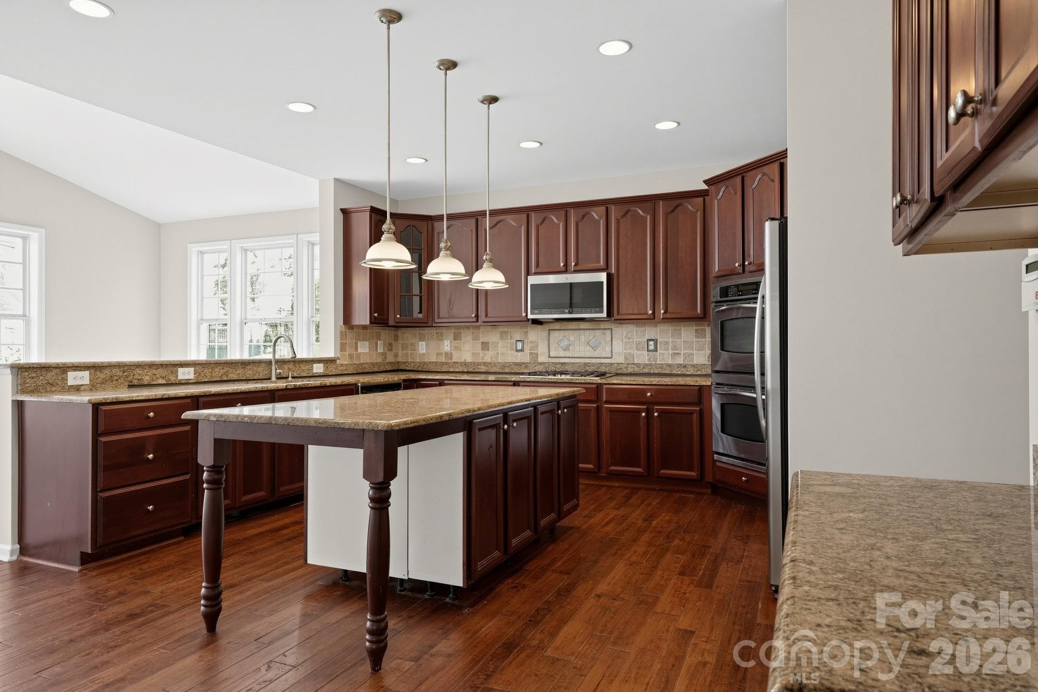 Single Family Residence at 7703 Pleasant Valley Drive, Harris, photo 8 of 30