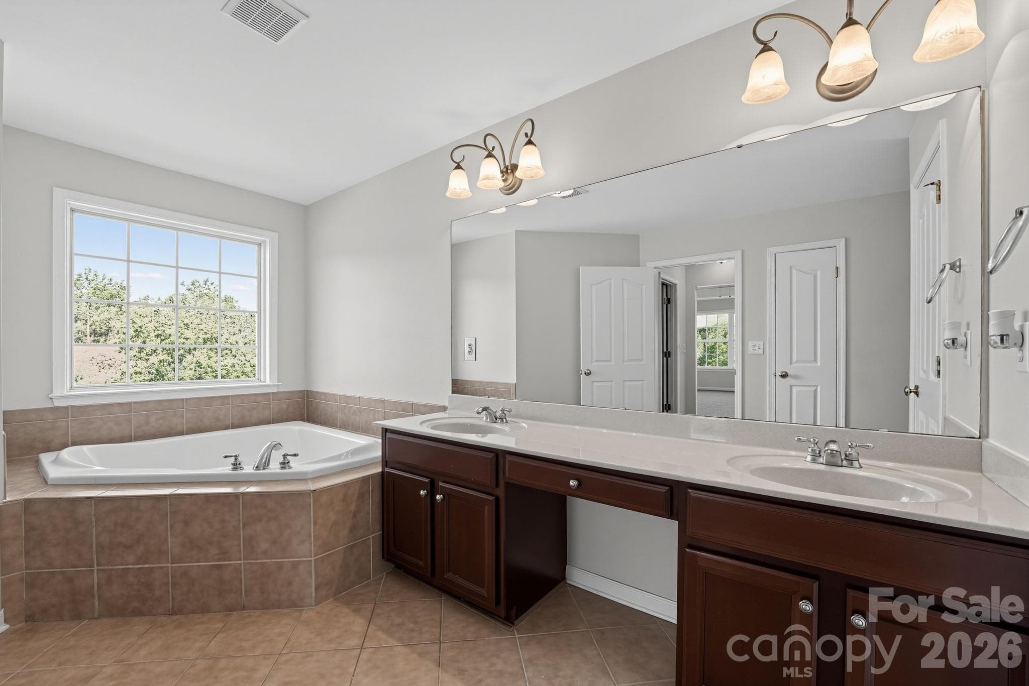 Single Family Residence at 7703 Pleasant Valley Drive, Harris, photo 16 of 30