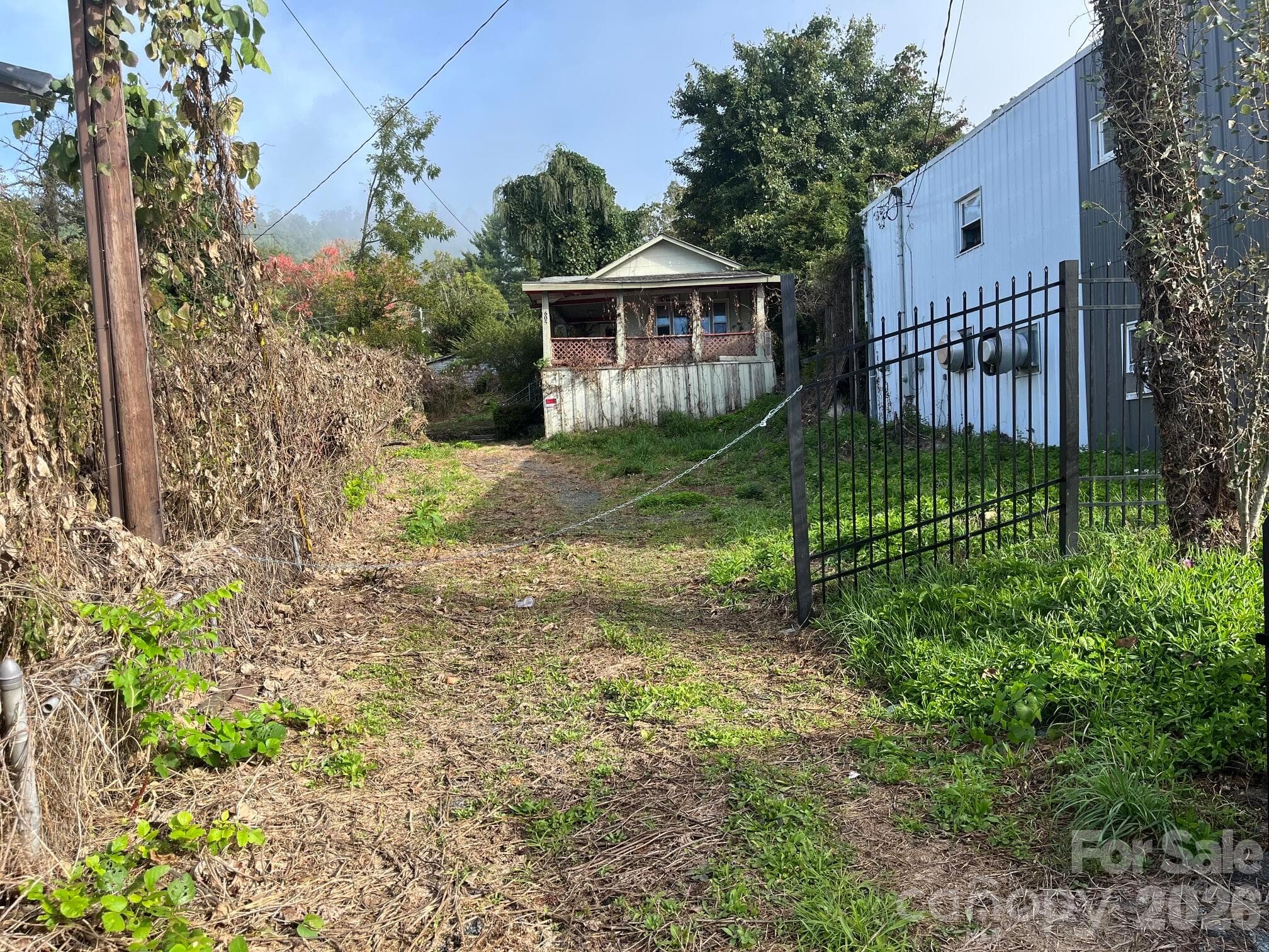 605 Oak Avenue