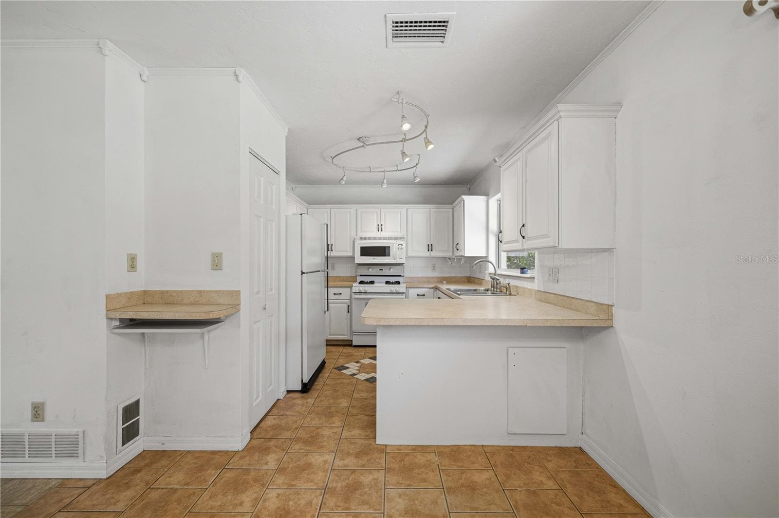 Single Family Residence at 1324 SE 33RD TER, OCALA, photo 12 of 41