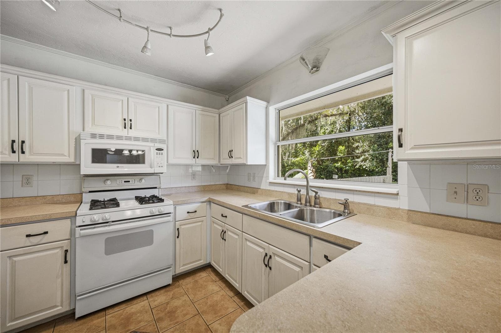 Kitchen - 1324 SE 33RD TER, OCALA