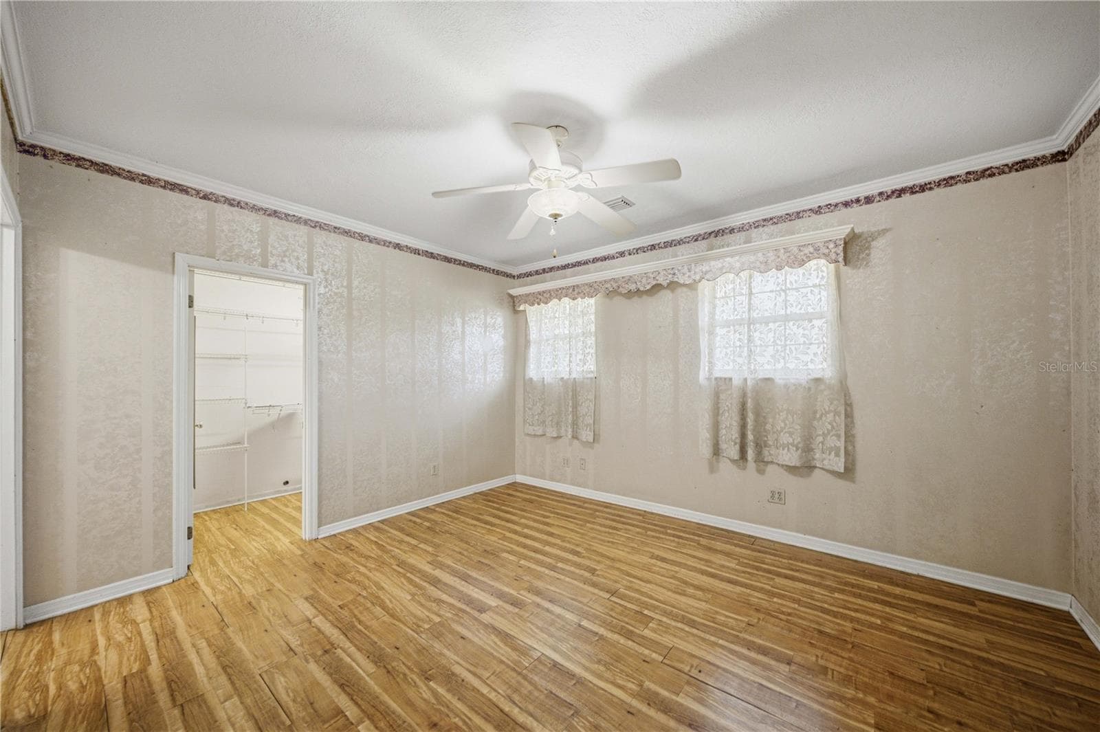 Primary Bedroom w/ ensuite - 1324 SE 33RD TER, OCALA