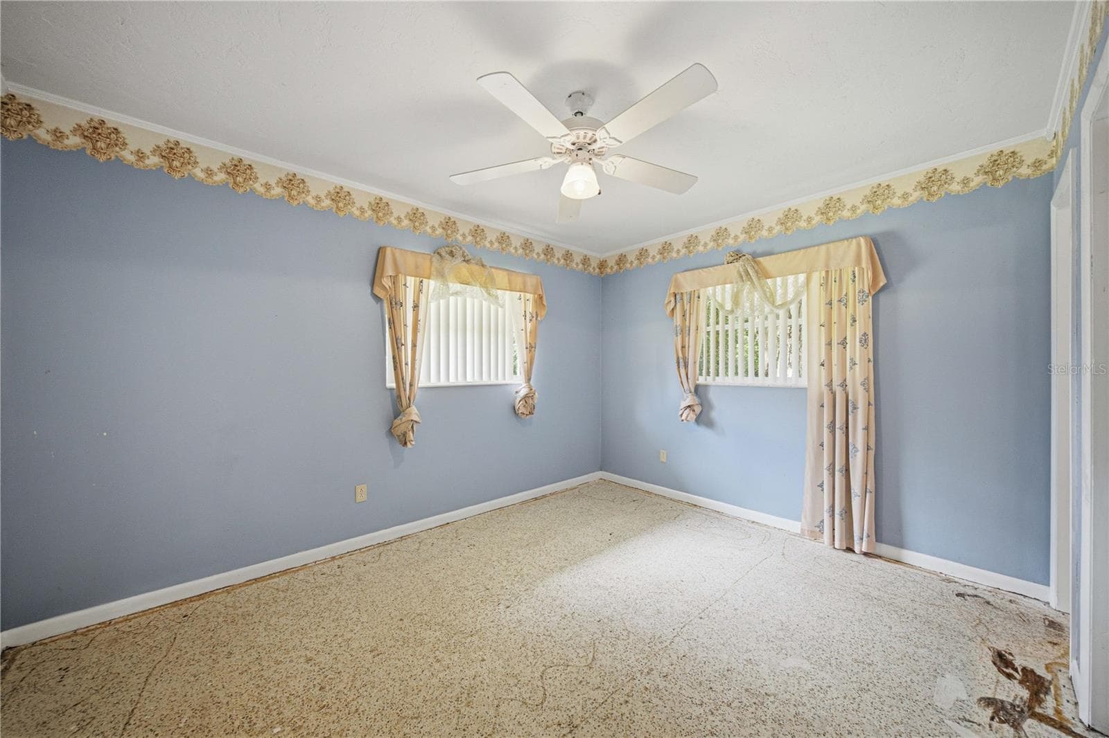 Bedroom 2 w/ ensuite - 1324 SE 33RD TER, OCALA