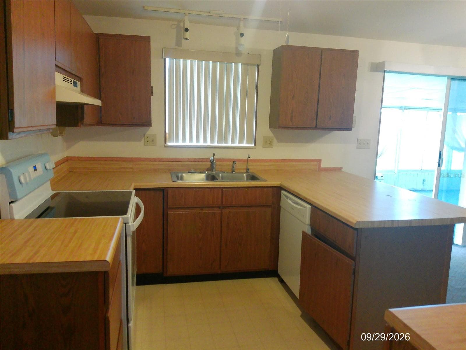 Manufactured Home at 2169 LOIS BLVD, LAKE ALFRED, photo 3 of 37