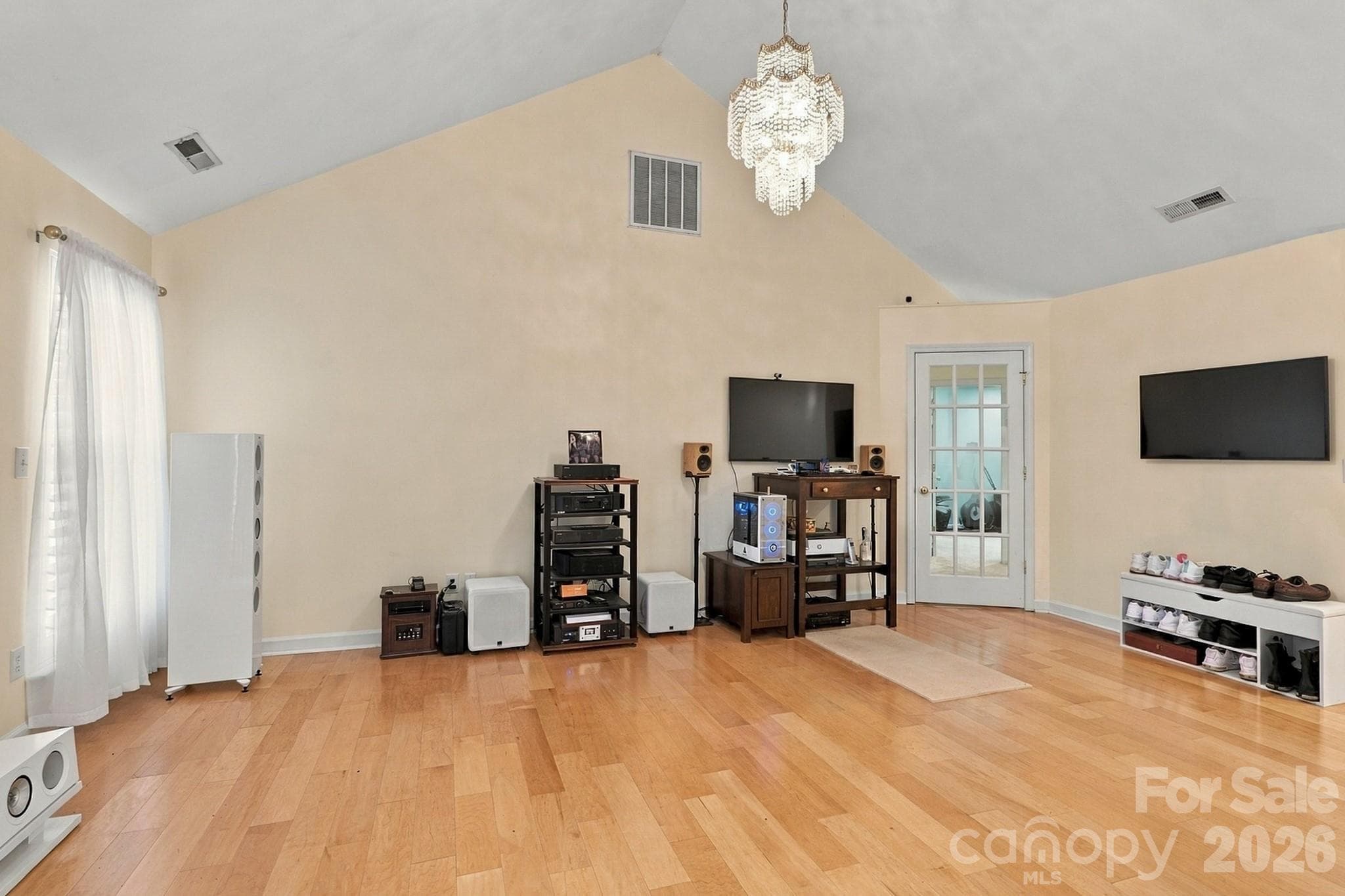 Single Family Residence at 7917 Pebbleridge Drive, Charlotte, photo 6 of 37