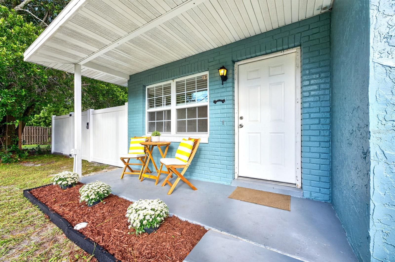 Tucked away on the neighborhood’s MOST PRIVATE CUL-DE-SAC, this inviting home welcomes you with a COVERED FRONT PORCH and a relaxed setting that feels like a quiet retreat. - 543 HIBISCUS WAY #9C, ORLANDO
