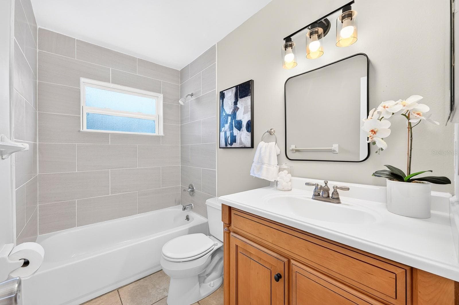 The second Full Bathroom - 543 HIBISCUS WAY #9C, ORLANDO