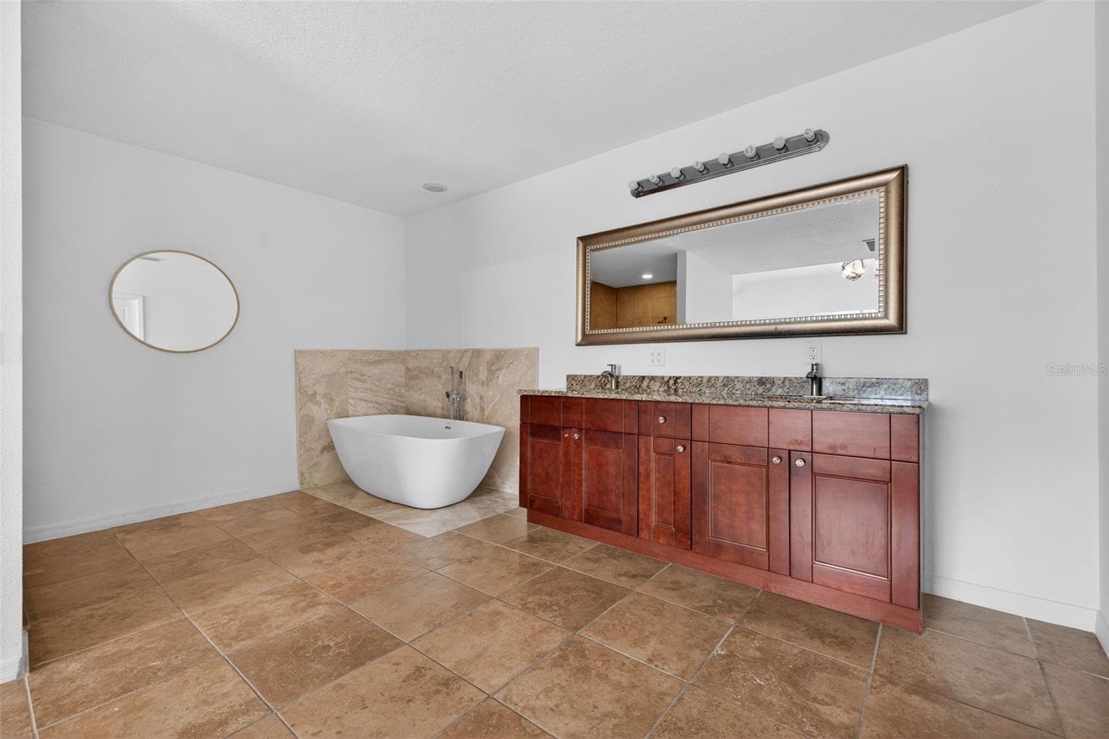 Single Family Residence at 105 W COLUMBUS DR, TAMPA, photo 7 of 23