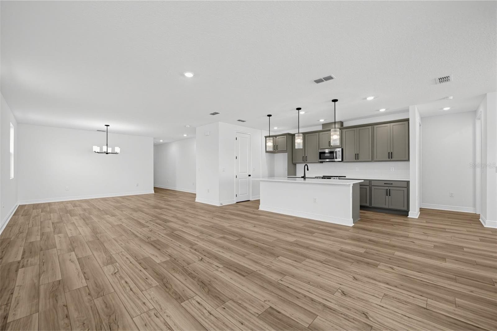 Single Family Residence at 30139 EMERALD FOREST DR, MOUNT DORA, photo 3 of 26