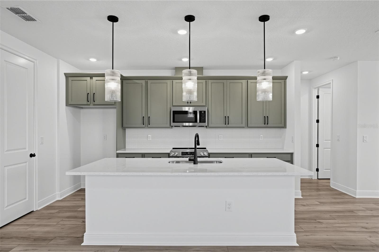 Single Family Residence at 30139 EMERALD FOREST DR, MOUNT DORA, photo 7 of 26