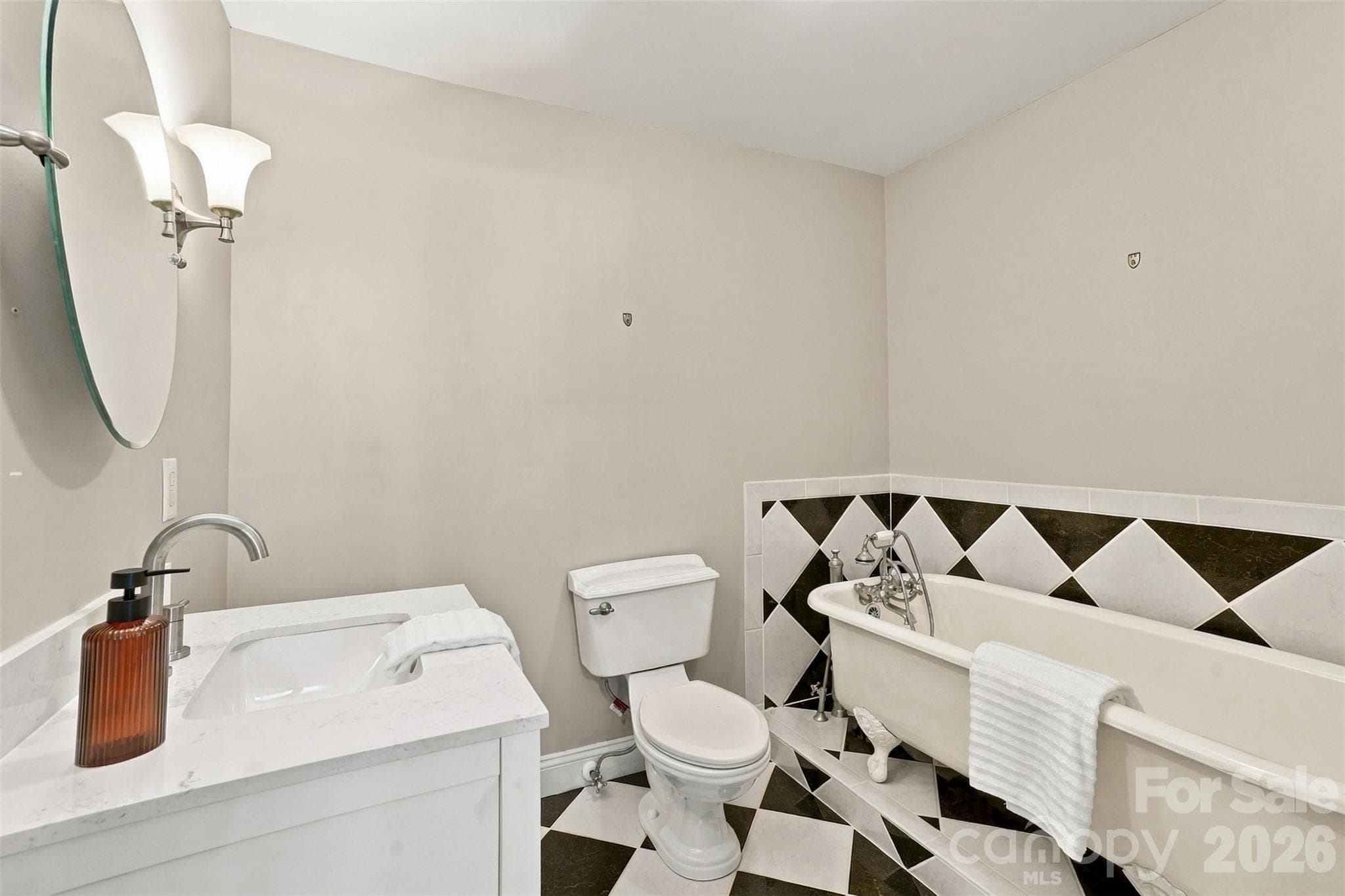 Bedroom 2 en suite with charming clawfoot tub - 380 Laurel Hill Road, Indian Land