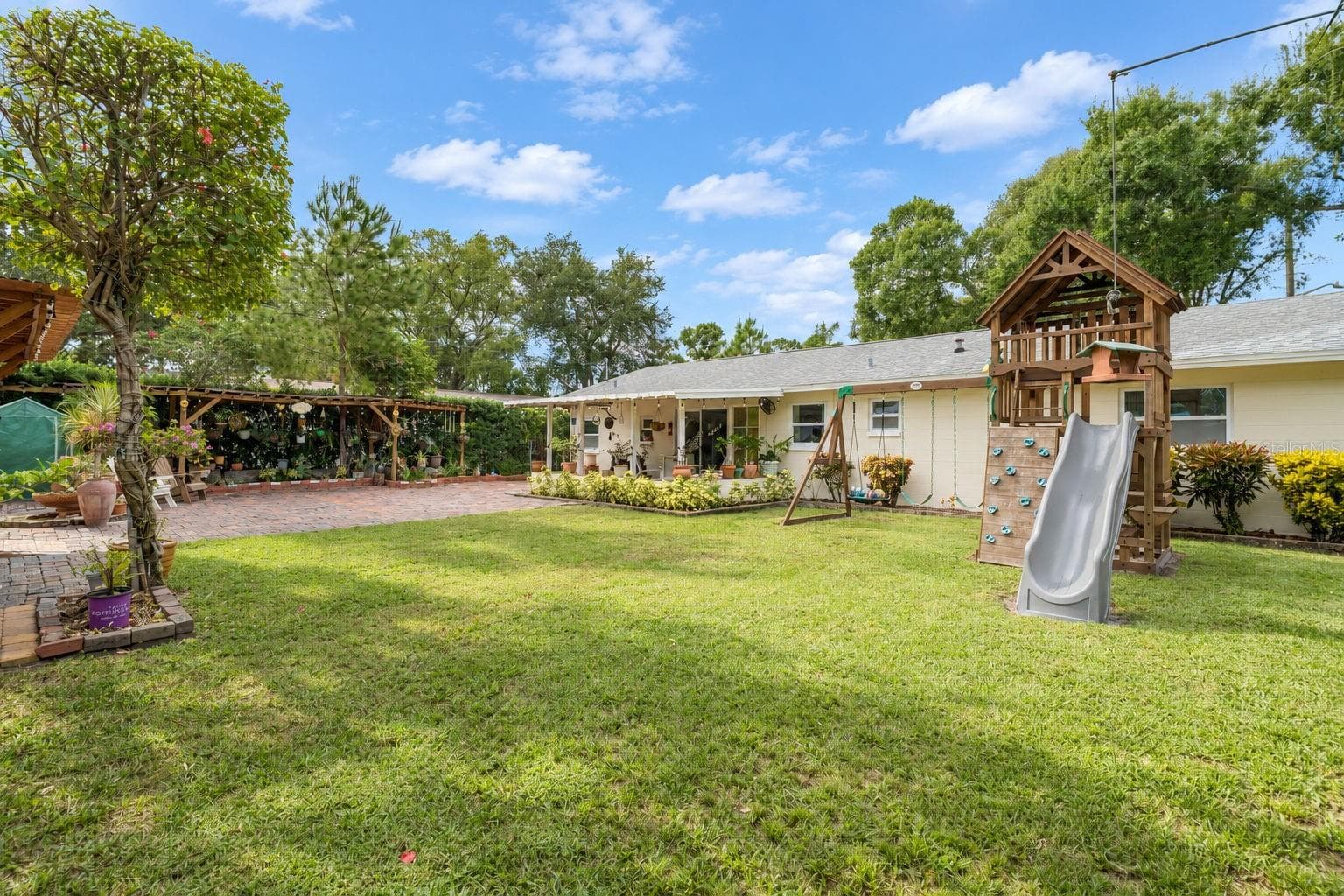 Single Family Residence at 3219 46TH ST N, ST PETERSBURG, photo 50 of 92