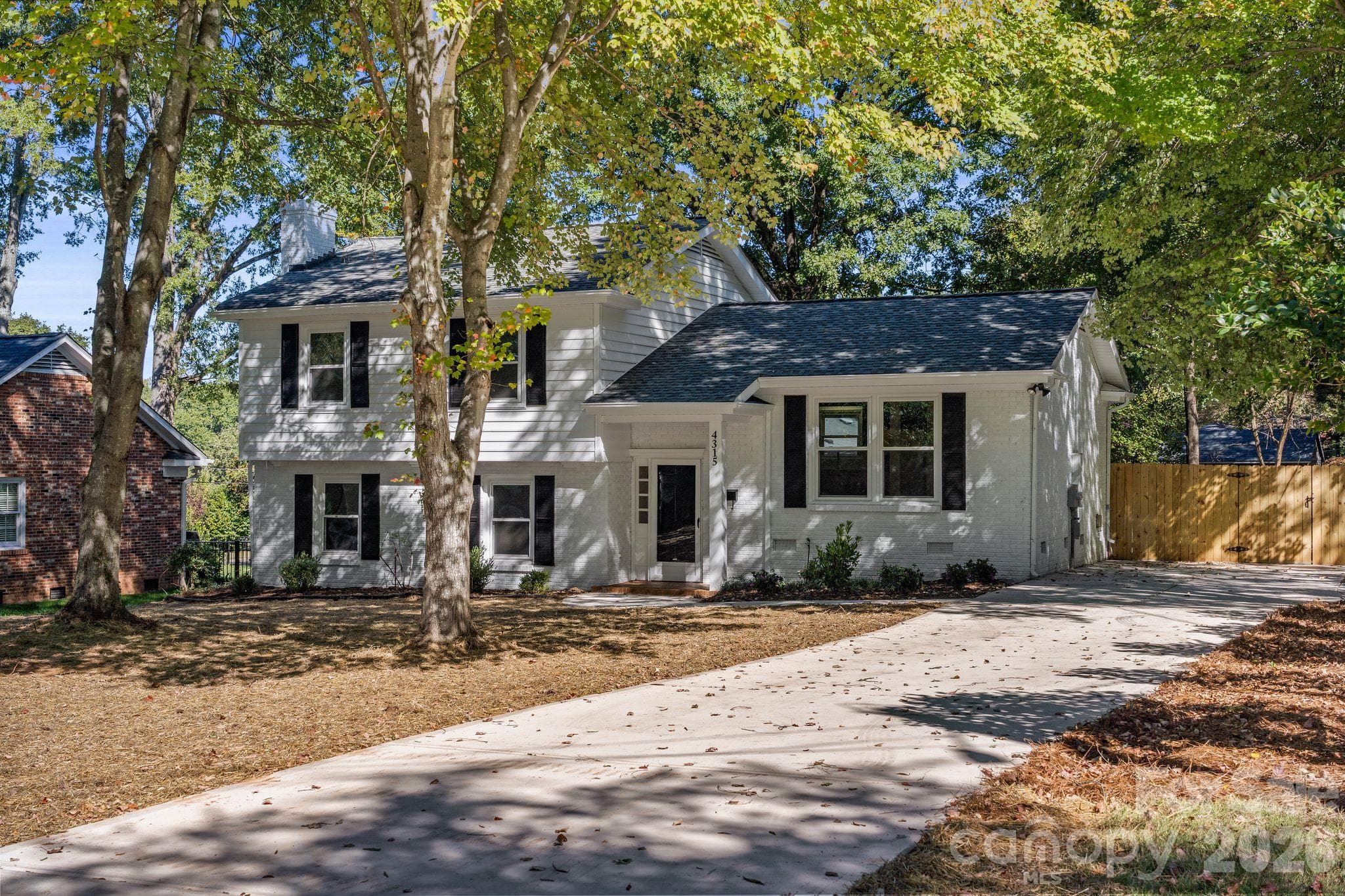 Single Family Residence at 4315 Chandworth Road, Charlotte, photo 4 of 48