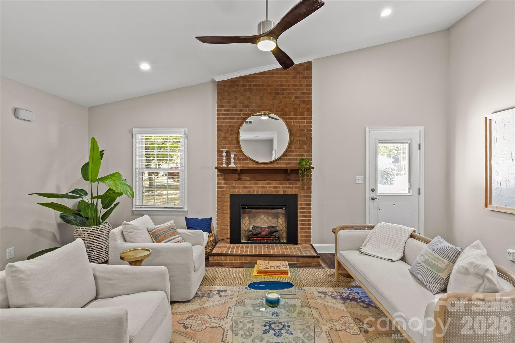 Single Family Residence at 2434 Dryden Lane, Charlotte, photo 6 of 32