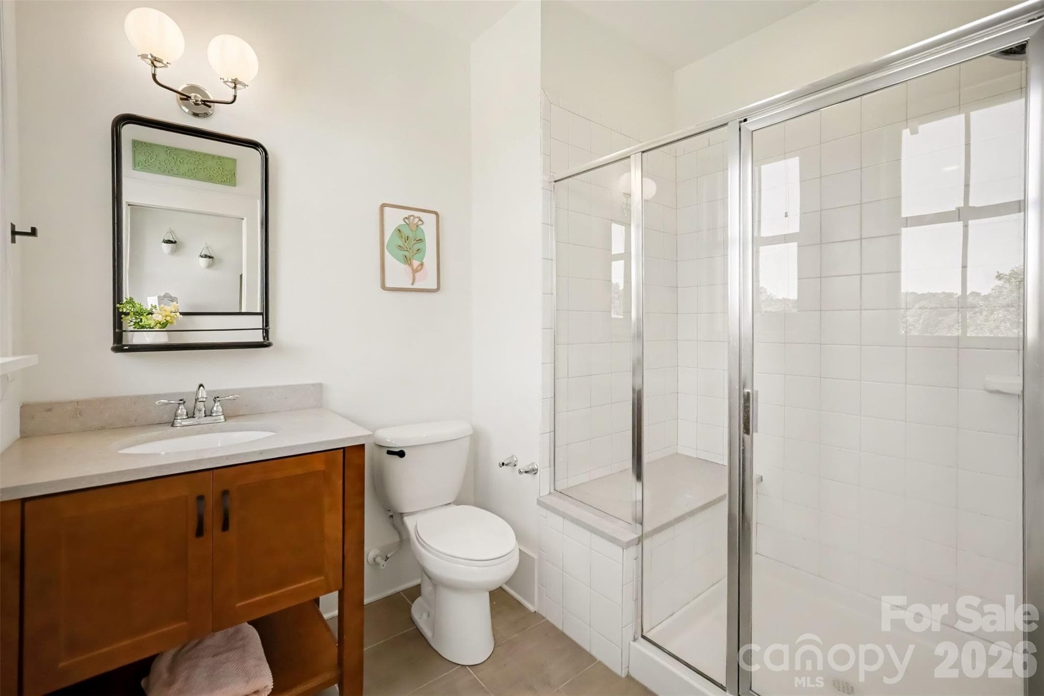 Private full bathroom for guest bedroom 3 - 206 June Bug Lane, Fort Mill