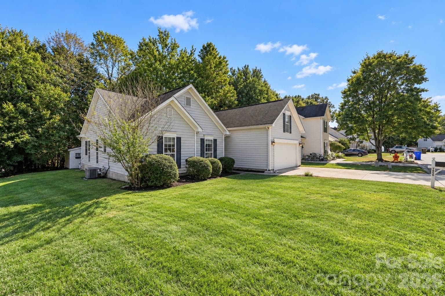 Single Family Residence at 131 Devon Forest Drive, Mooresville, photo 4 of 44