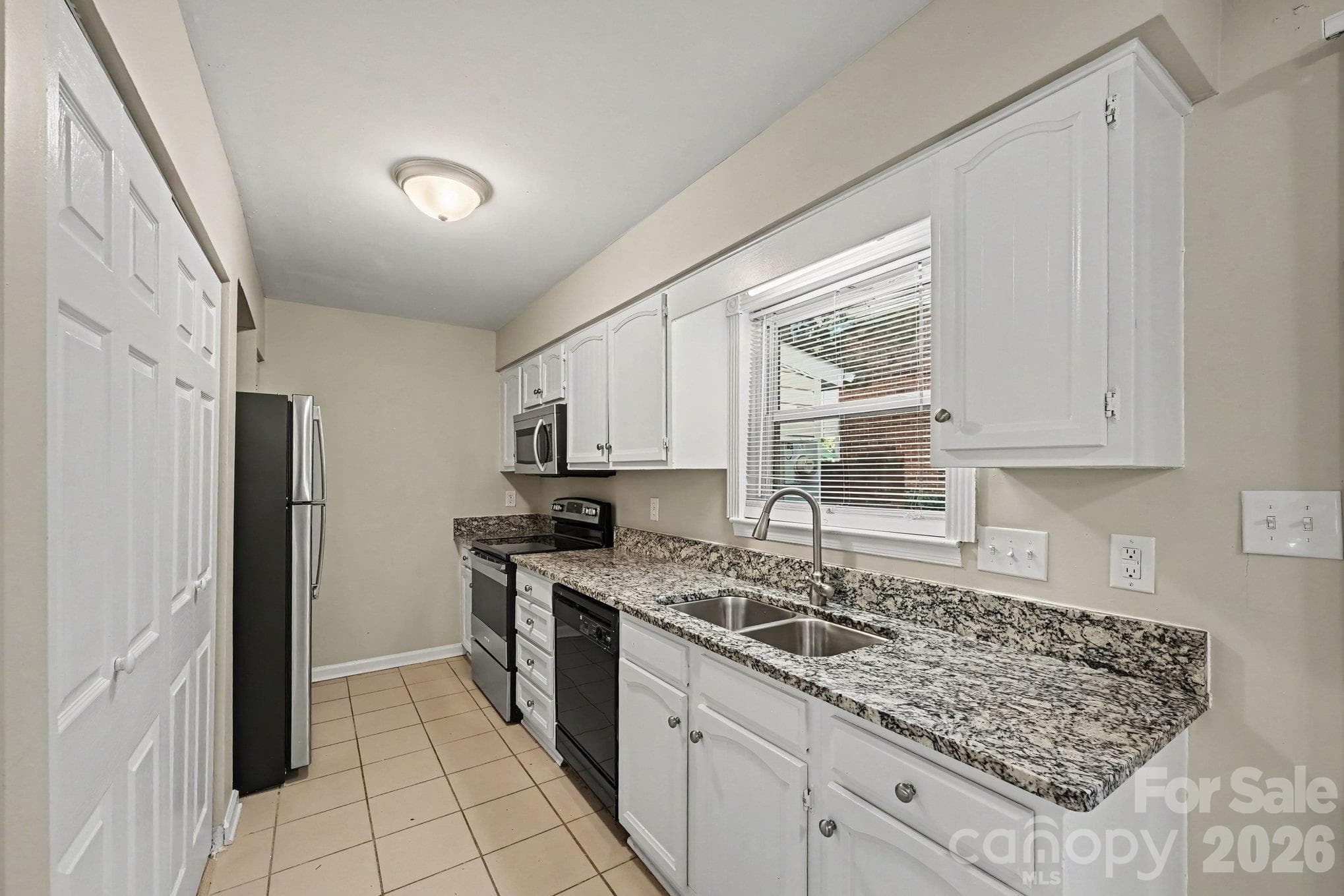 Condominium at 11059 Hunter Trail Lane, Charlotte, photo 6 of 18