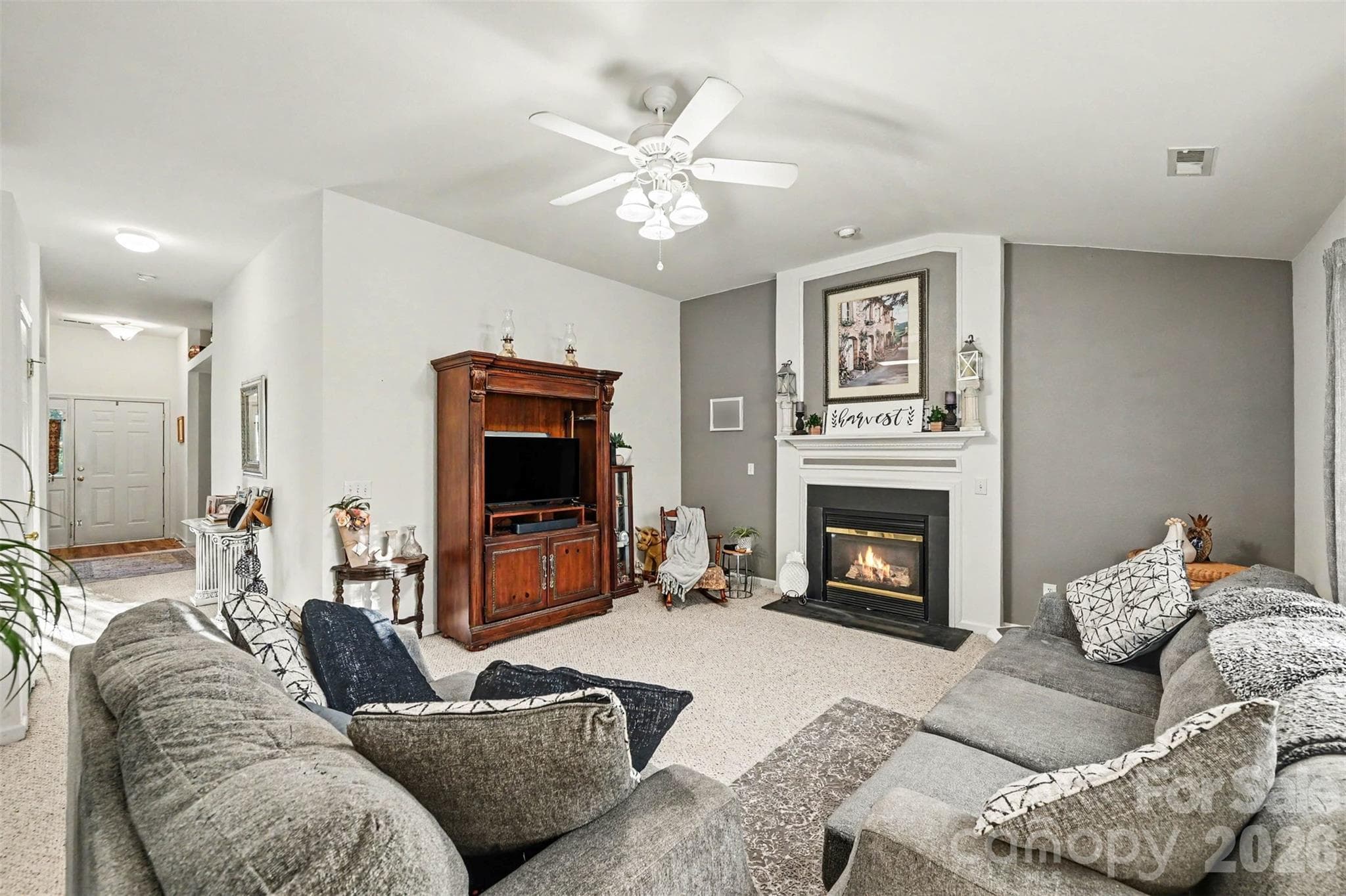 Single Family Residence at 16023 Circlegreen Drive, Charlotte, photo 8 of 28