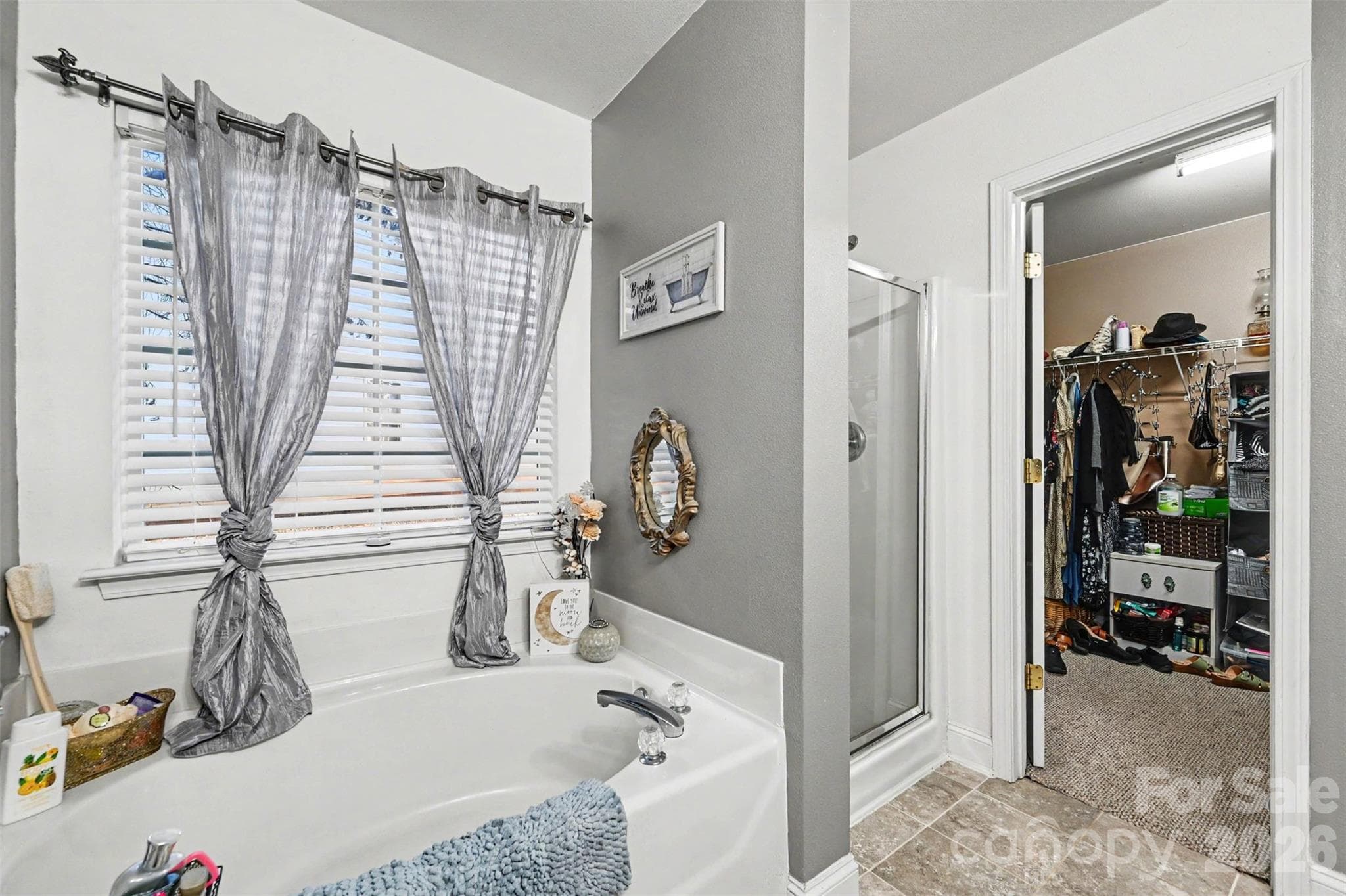 Single Family Residence at 16023 Circlegreen Drive, Charlotte, photo 19 of 28