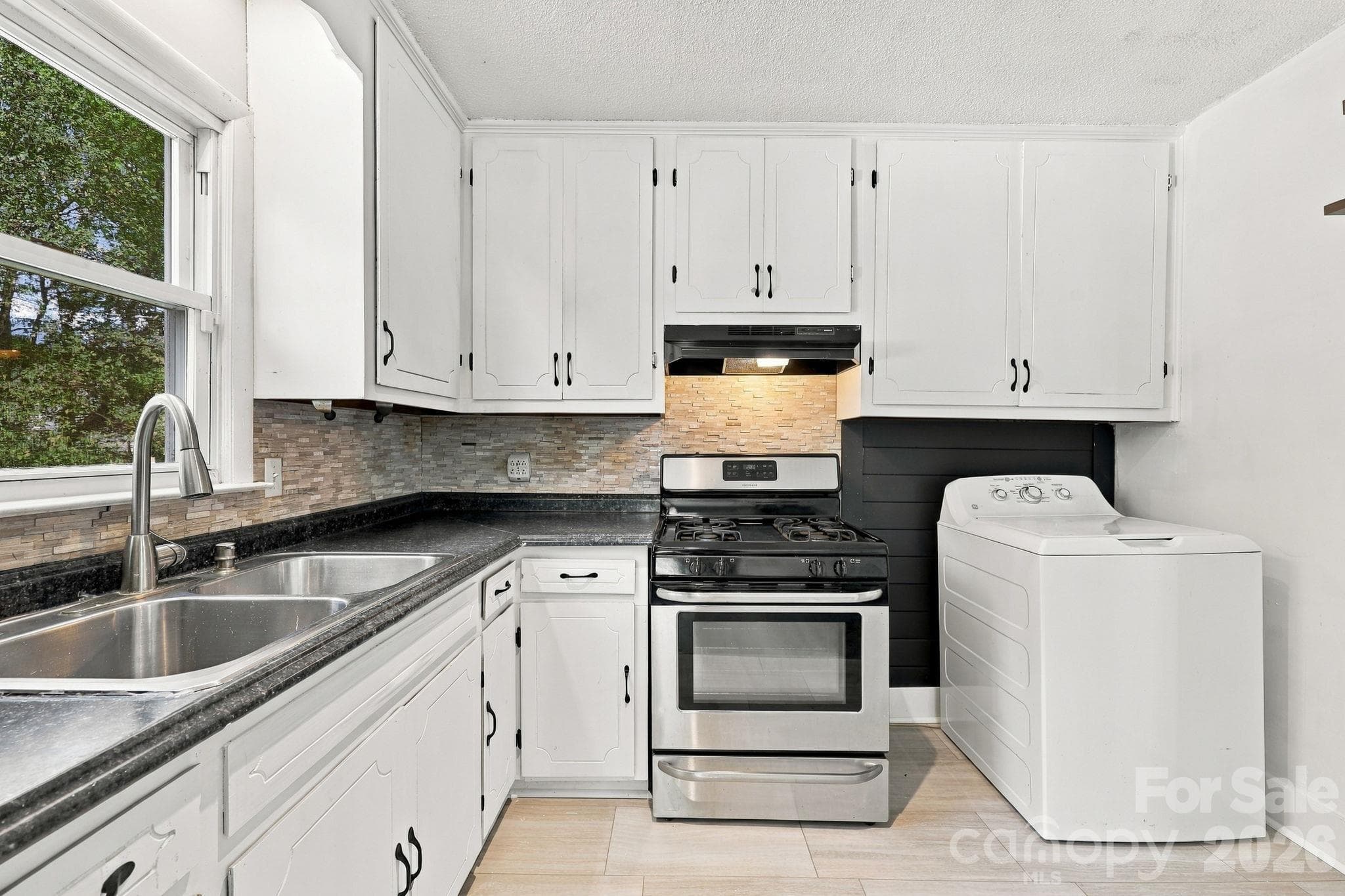 Single Family Residence at 1202 Ridgewood Drive, Concord, photo 3 of 27