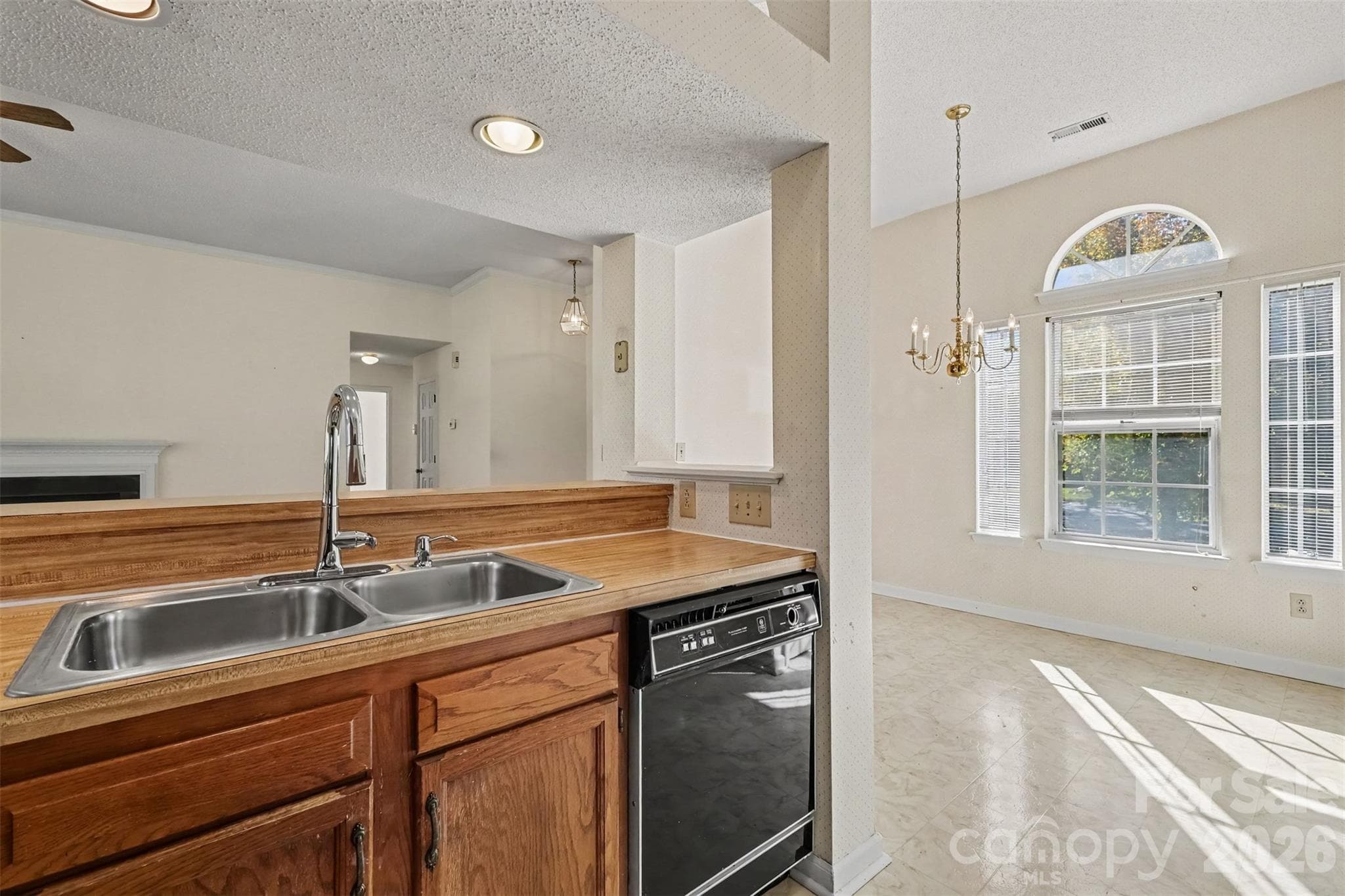 Single Family Residence at 5929 Old Meadow Road, Charlotte, photo 10 of 32