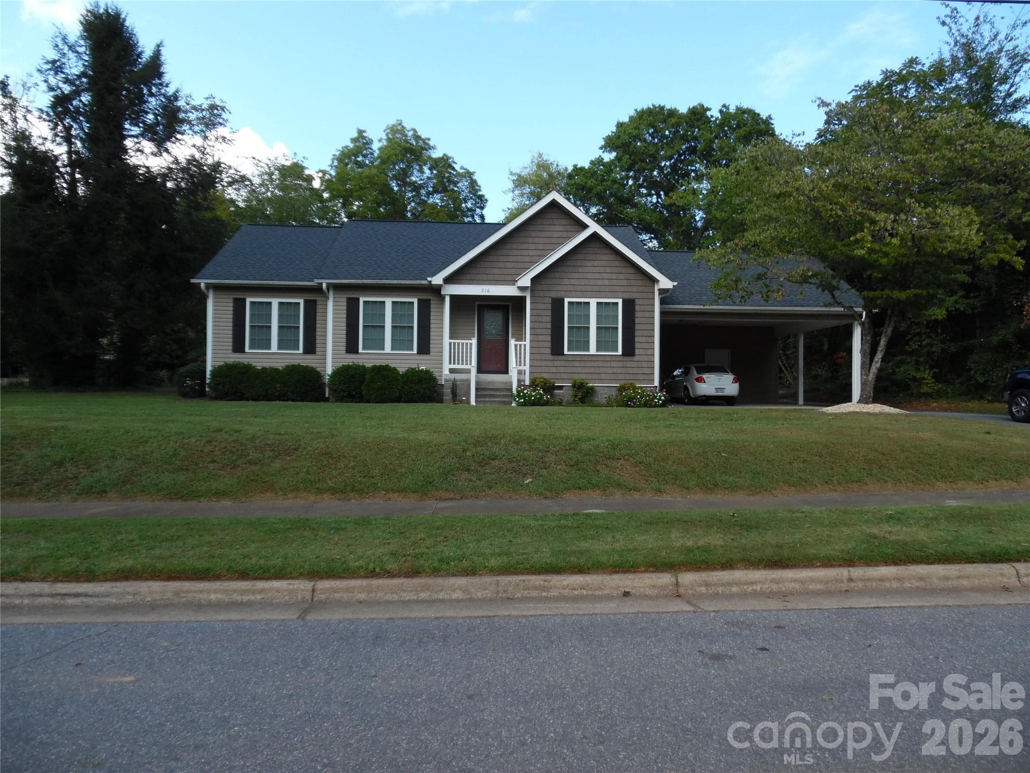 Single Family Residence at 216 W 7th Street, Newton, photo 4 of 27