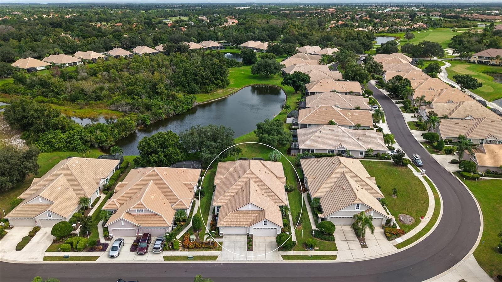 Villa at 6937 WOODMORE TER, LAKEWOOD RANCH, photo 2 of 63