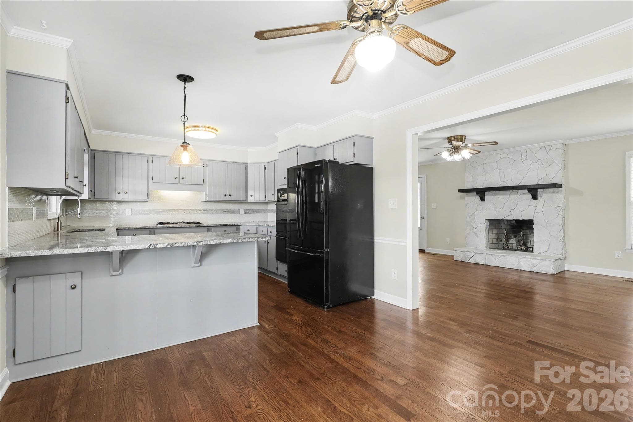 Kitchen showing Living Room in the background - 3121 Lakeside Circle, Belmont
