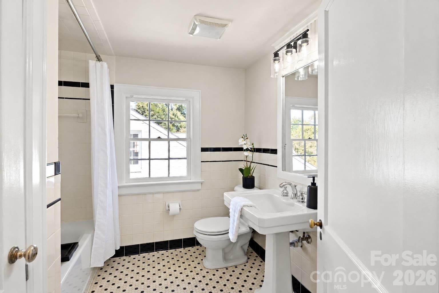 Single Family Residence at 1922 Club Road, Charlotte, photo 27 of 40