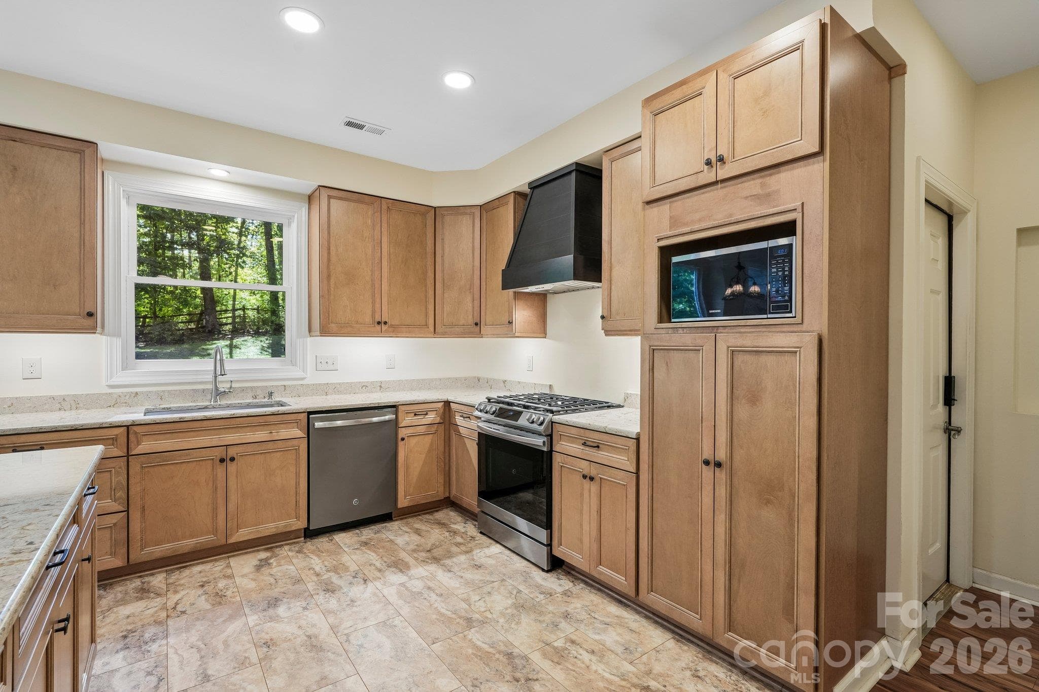 Single Family Residence at 9139 Magnolia Estates Drive, Cornelius, photo 35 of 73