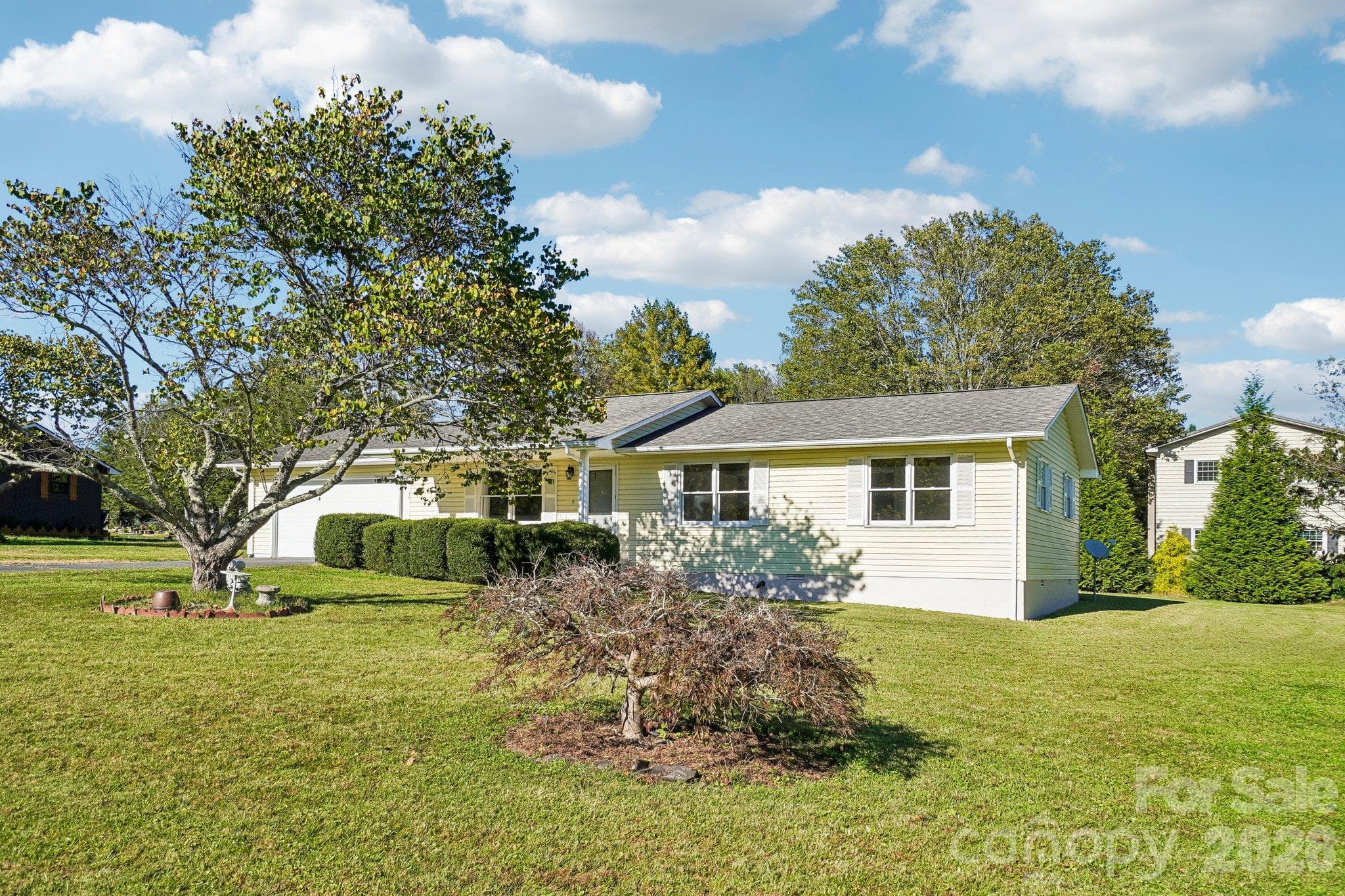 Single Family Residence at 35 Lisam Way, Etowah, photo 2 of 33
