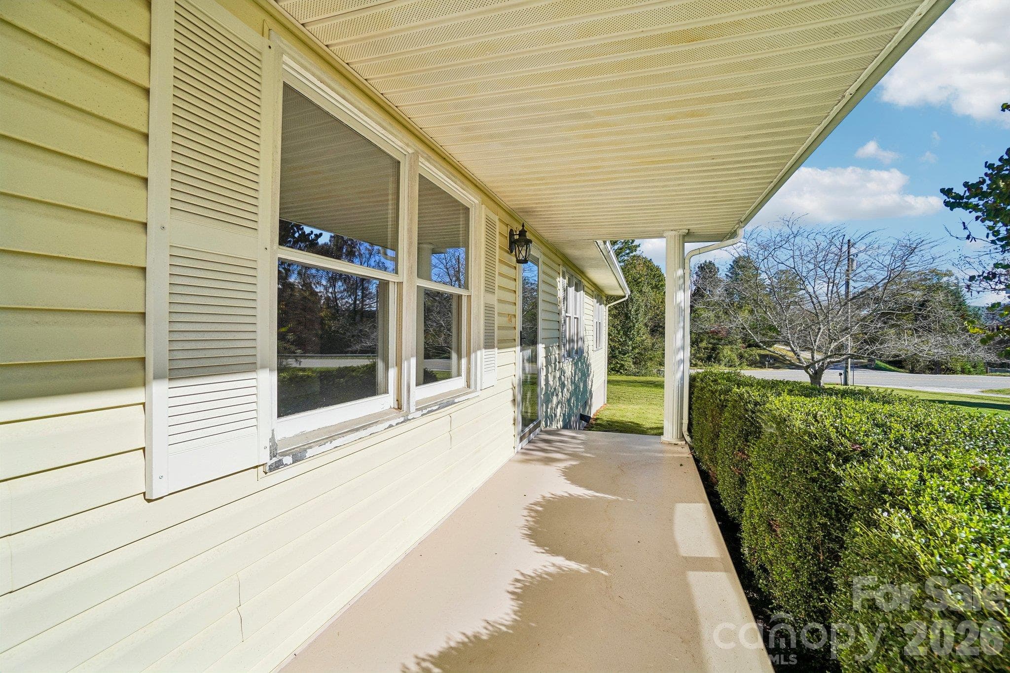 Single Family Residence at 35 Lisam Way, Etowah, photo 4 of 33