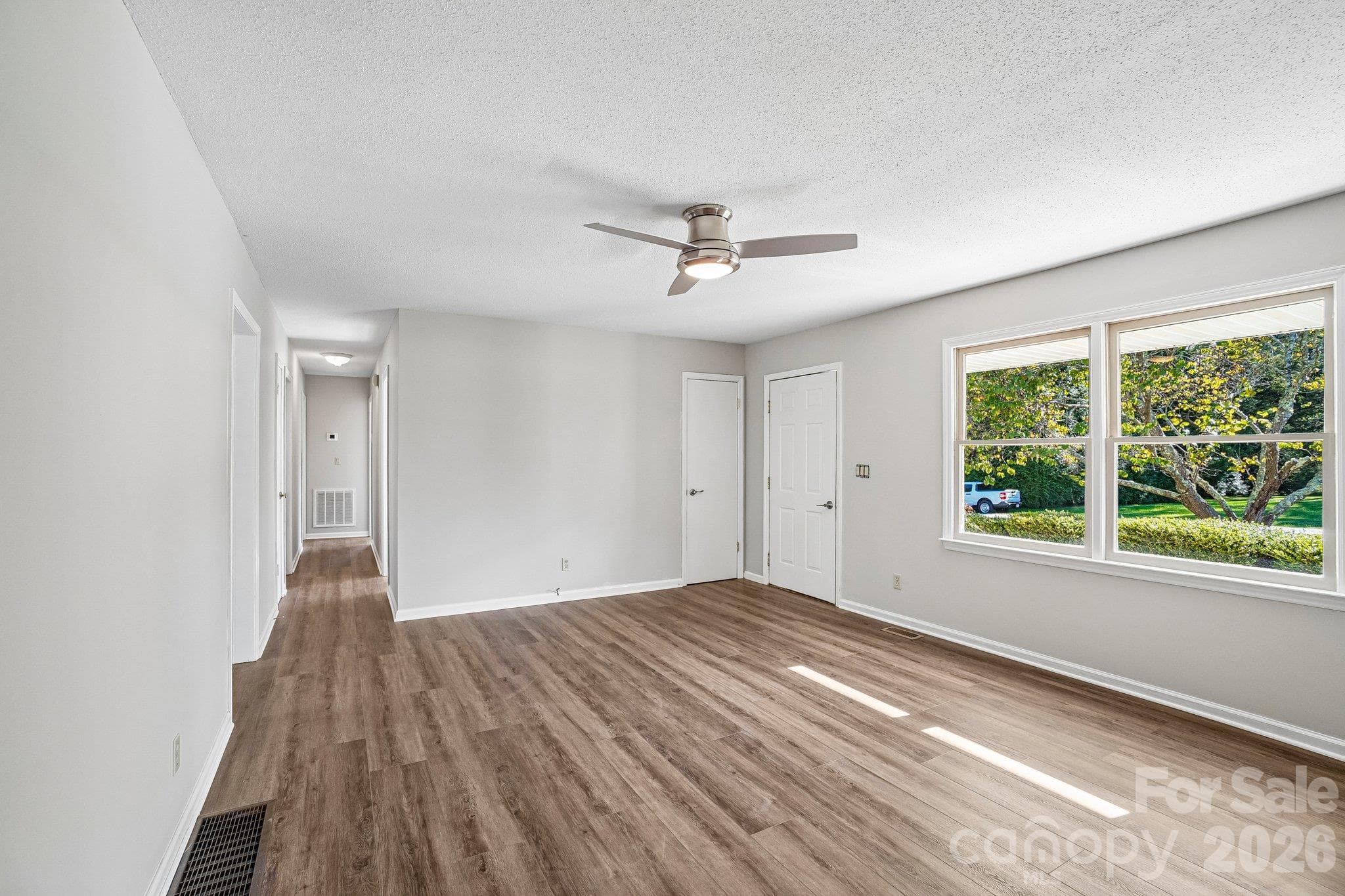 Single Family Residence at 35 Lisam Way, Etowah, photo 5 of 33