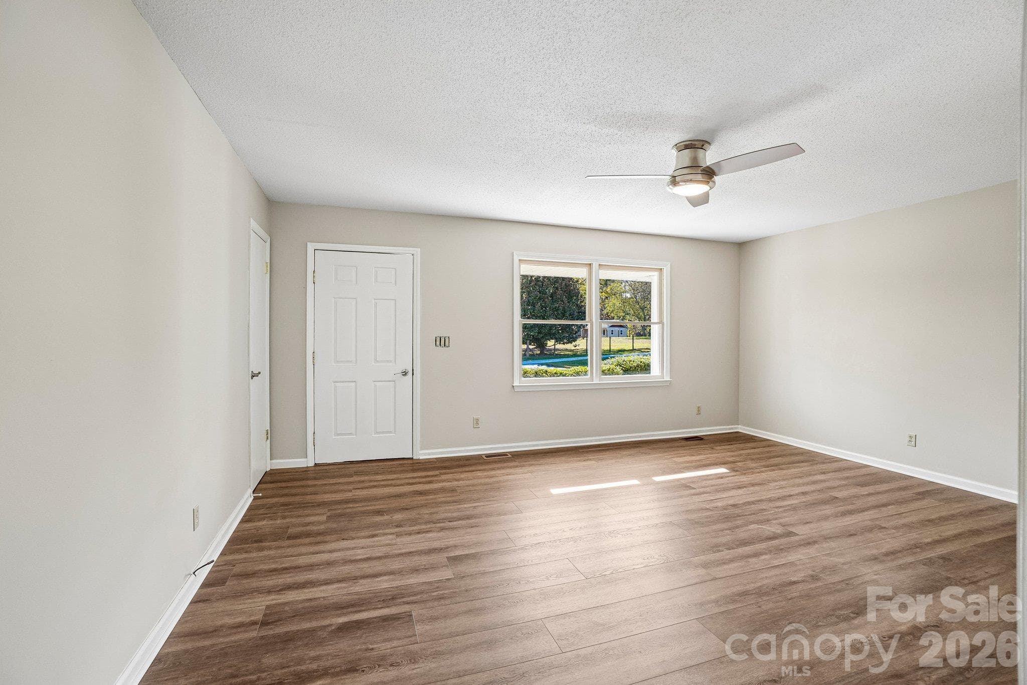 Single Family Residence at 35 Lisam Way, Etowah, photo 7 of 33