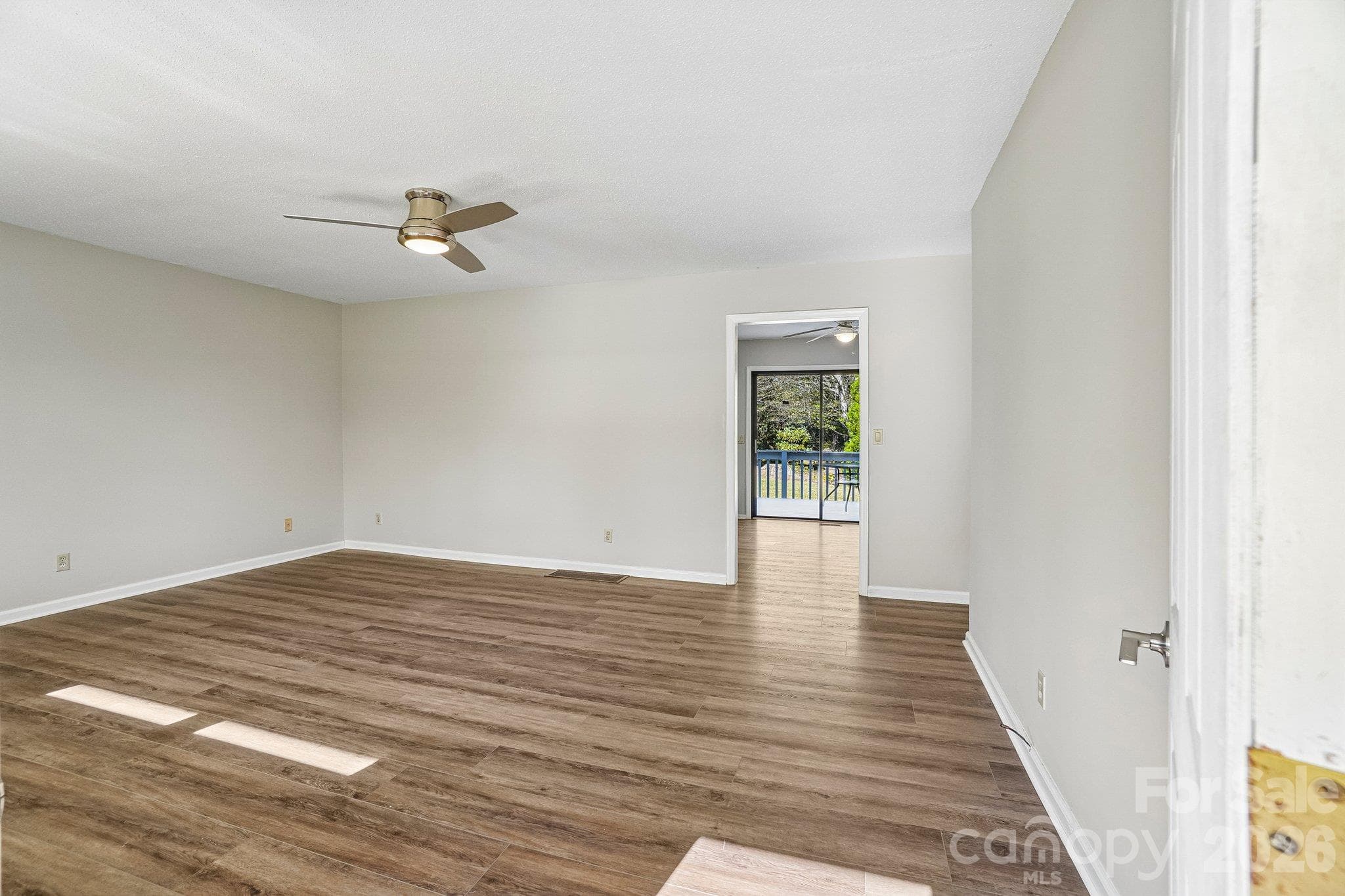 Single Family Residence at 35 Lisam Way, Etowah, photo 8 of 33