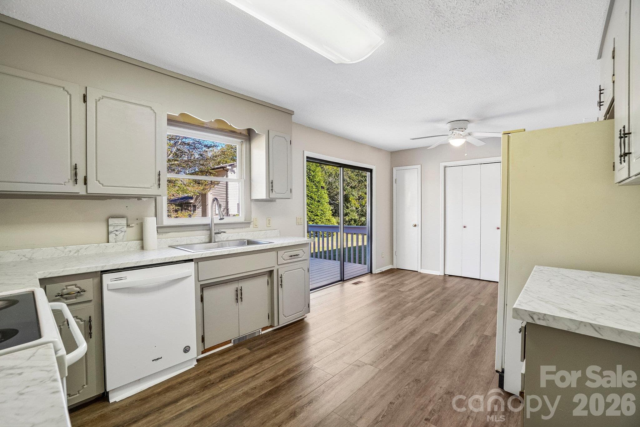 Single Family Residence at 35 Lisam Way, Etowah, photo 11 of 33