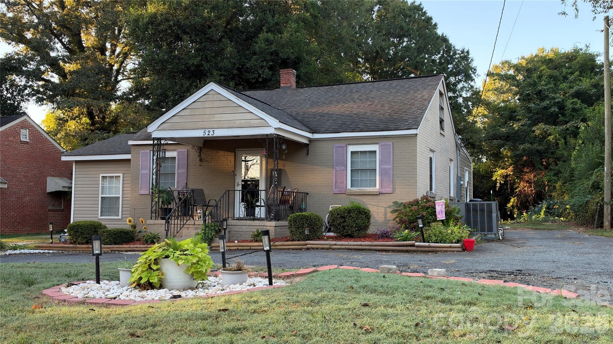 Single Family Residence at 523 W 28th Street, Charlotte, photo 4 of 22
