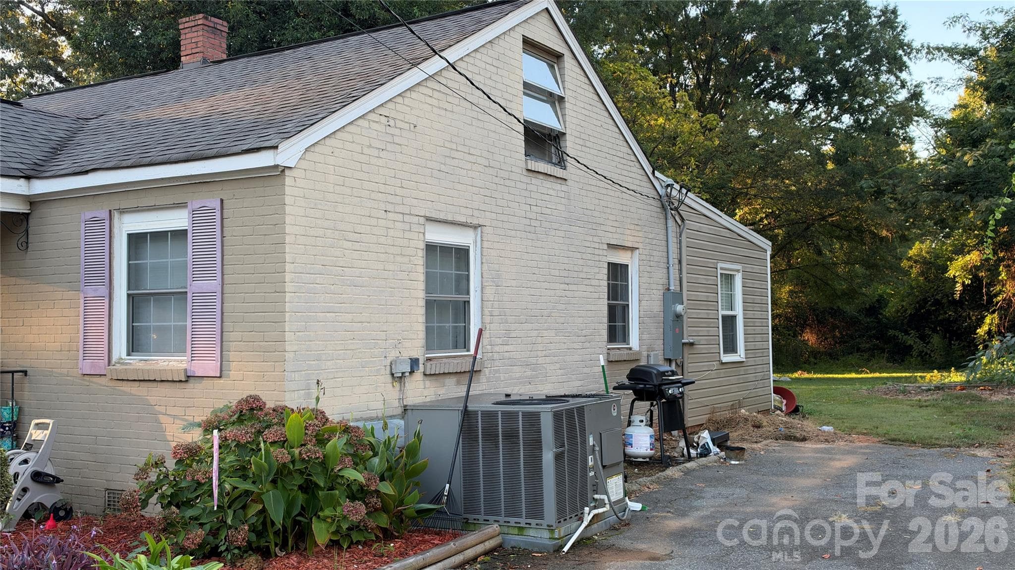 Single Family Residence at 523 W 28th Street, Charlotte, photo 5 of 22