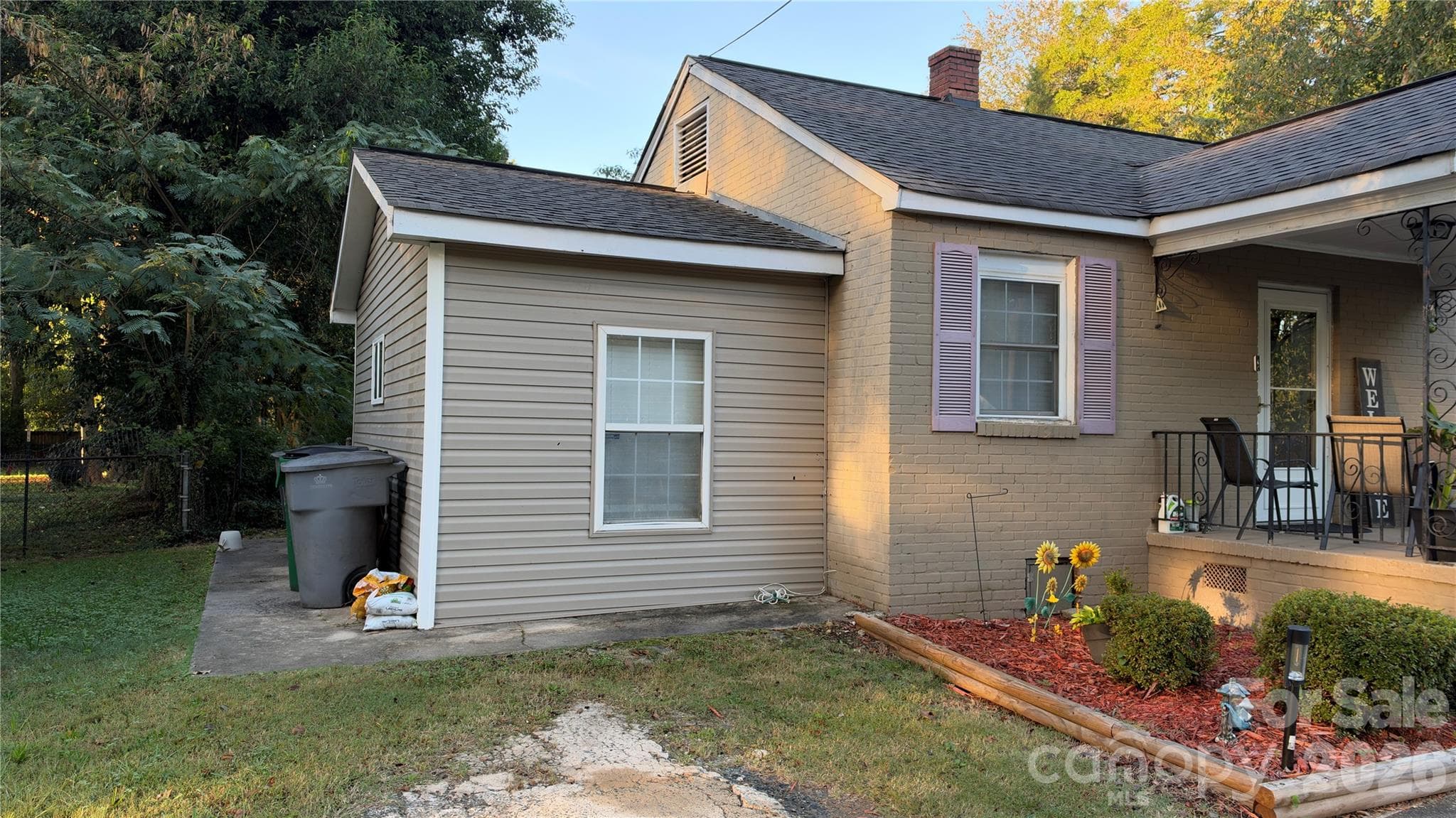Single Family Residence at 523 W 28th Street, Charlotte, photo 10 of 22