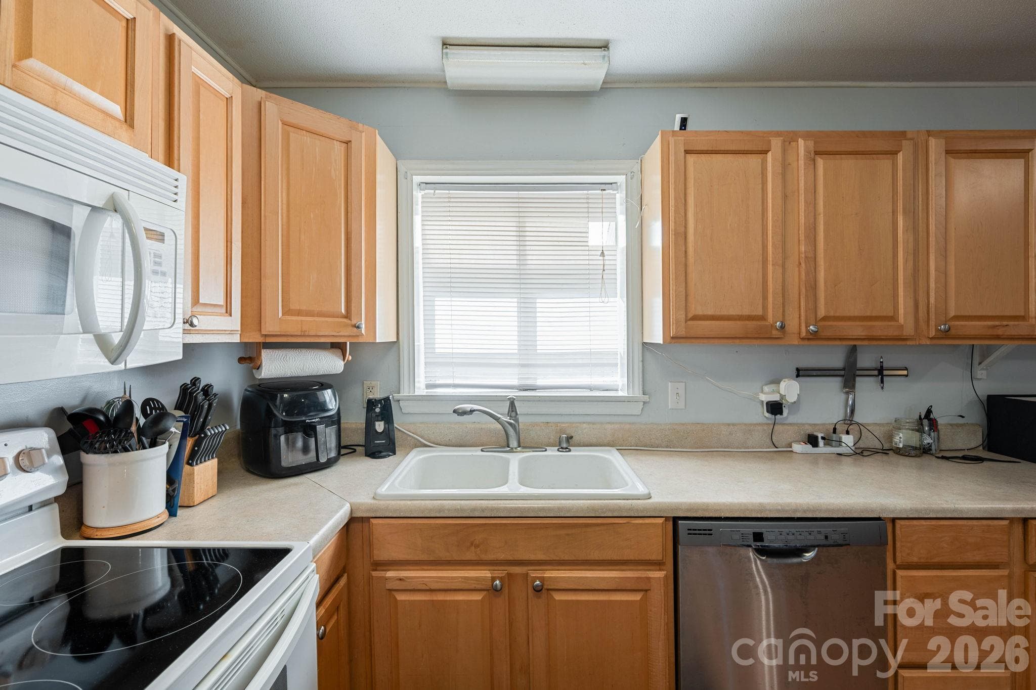 Single Family Residence at 5507 Valley Field Road, Hickory, photo 10 of 31