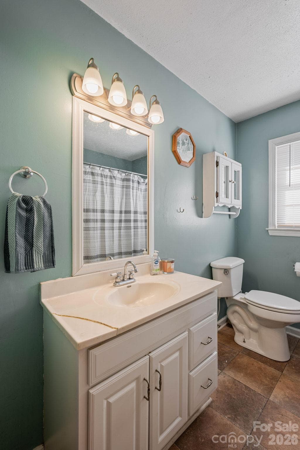 Single Family Residence at 5507 Valley Field Road, Hickory, photo 16 of 31