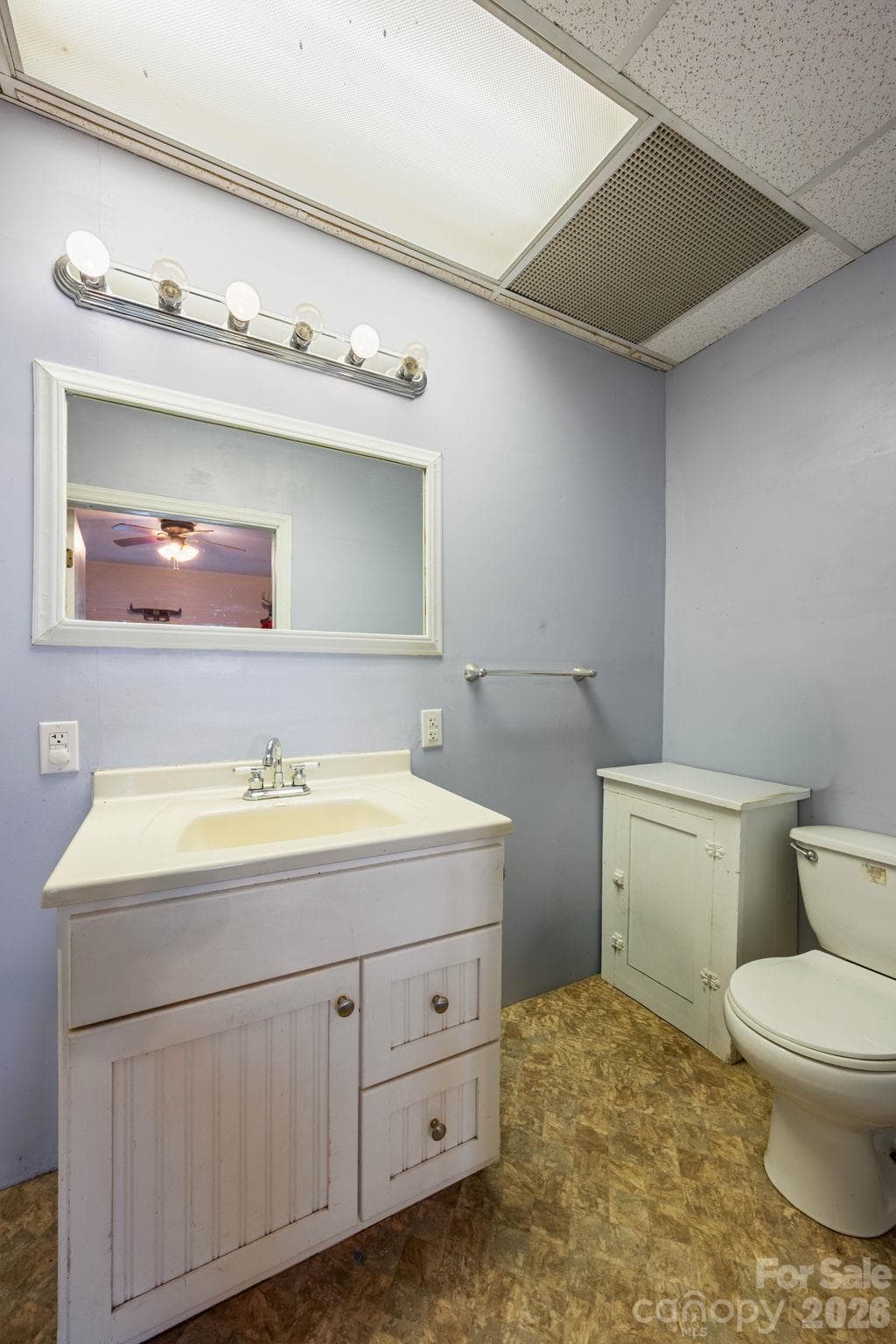 Single Family Residence at 5507 Valley Field Road, Hickory, photo 20 of 31