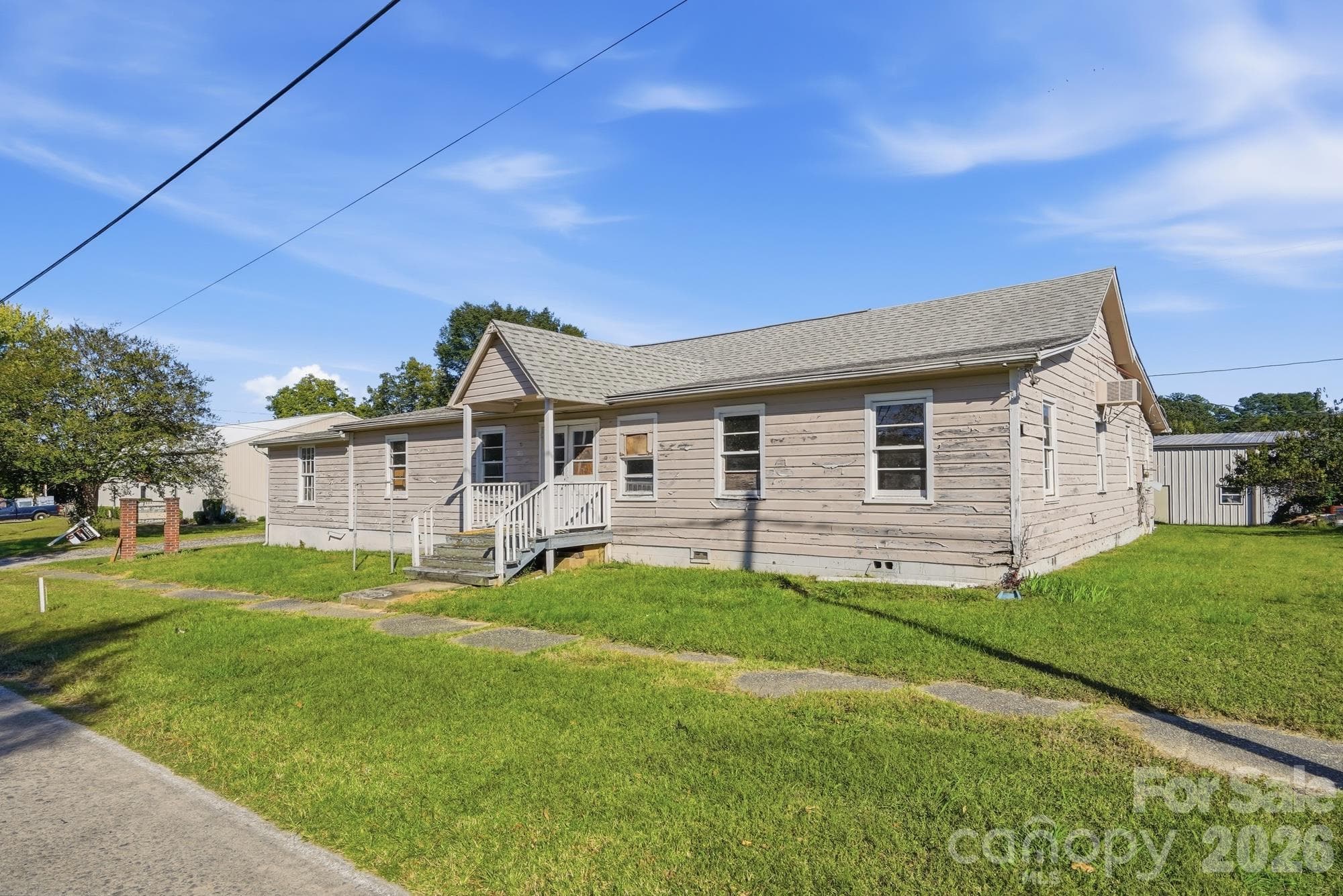 Single Family Residence at 706 Old North Main Street, Clover, photo 4 of 41