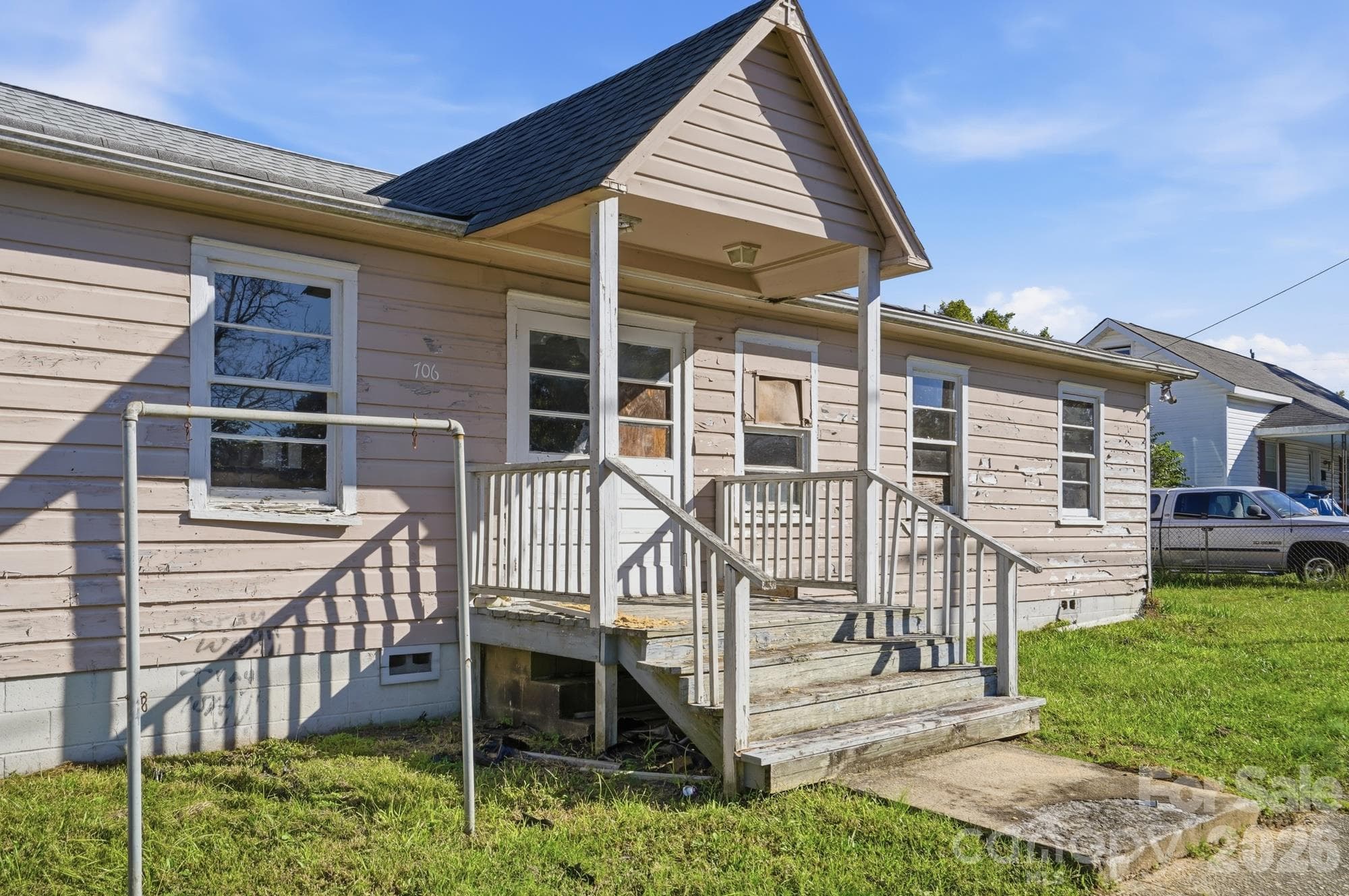 Single Family Residence at 706 Old North Main Street, Clover, photo 6 of 41