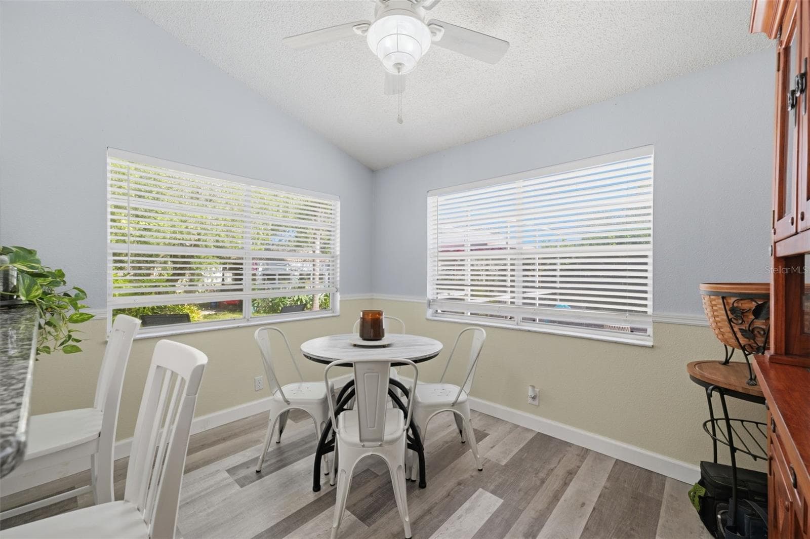Breakfast Nook - 1388 HASTINGS RD, SPRING HILL