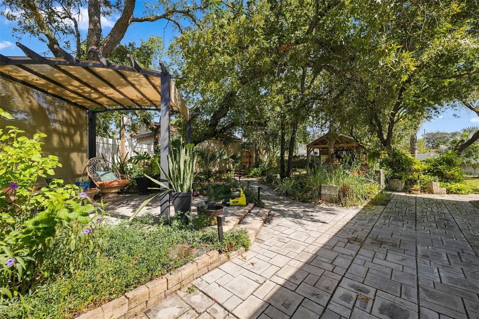Garden - 1388 HASTINGS RD, SPRING HILL