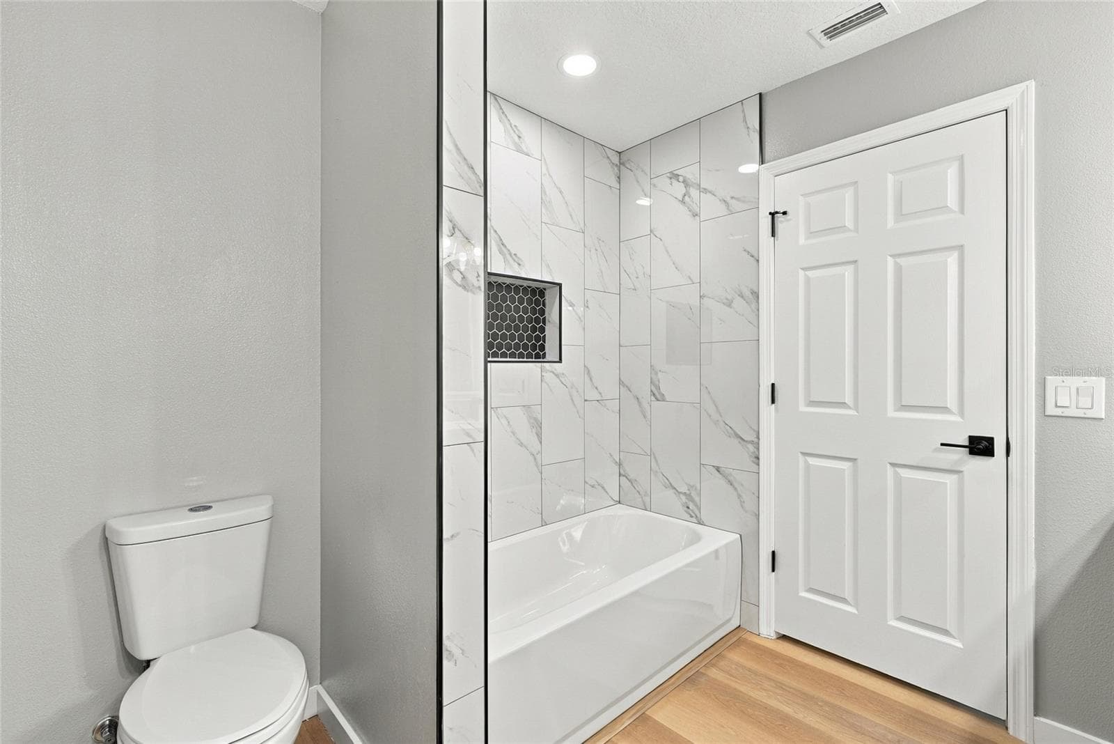 Guest Bathroom - 1306 GARDEN STONE LN, BRANDON